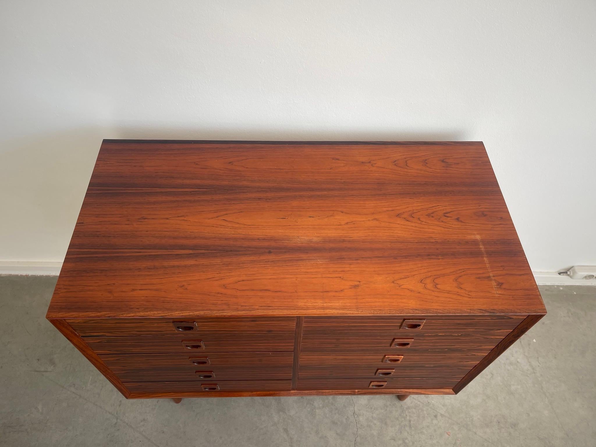 Commodo moderno danese in legno massiccio con dieci cassetti In condizioni buone in vendita a Madrid, ES