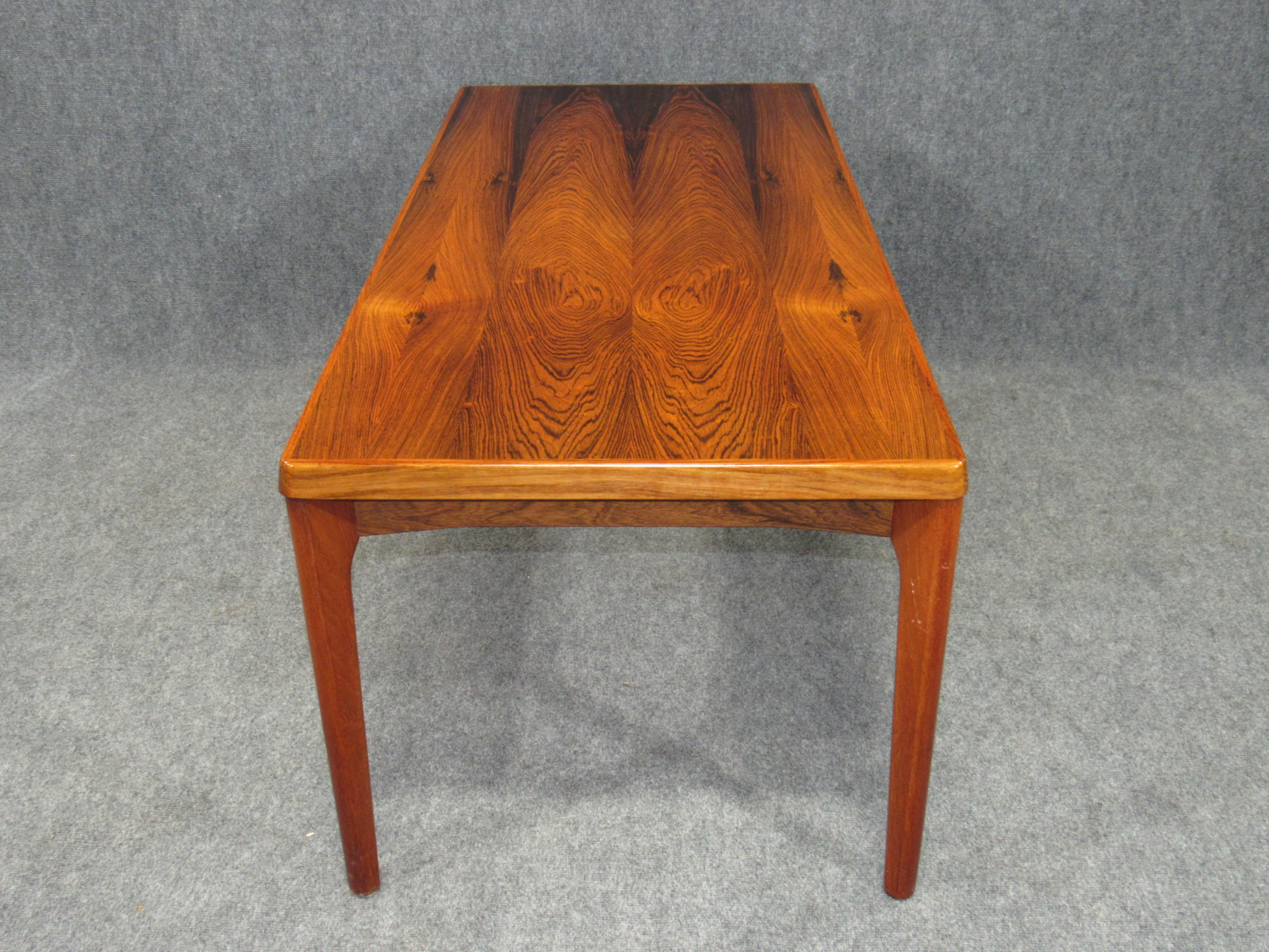 Danish Modern Henning Kjaernulf Rosewood Coffee Table for Vejle Møbelfabrik In Good Condition For Sale In Belmont, MA