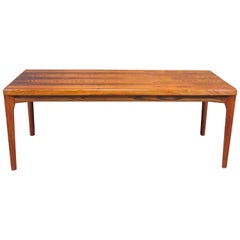 Table basse moderne danoise en bois de rose Henning Kjaernulf pour Vejle Møbelfabrik