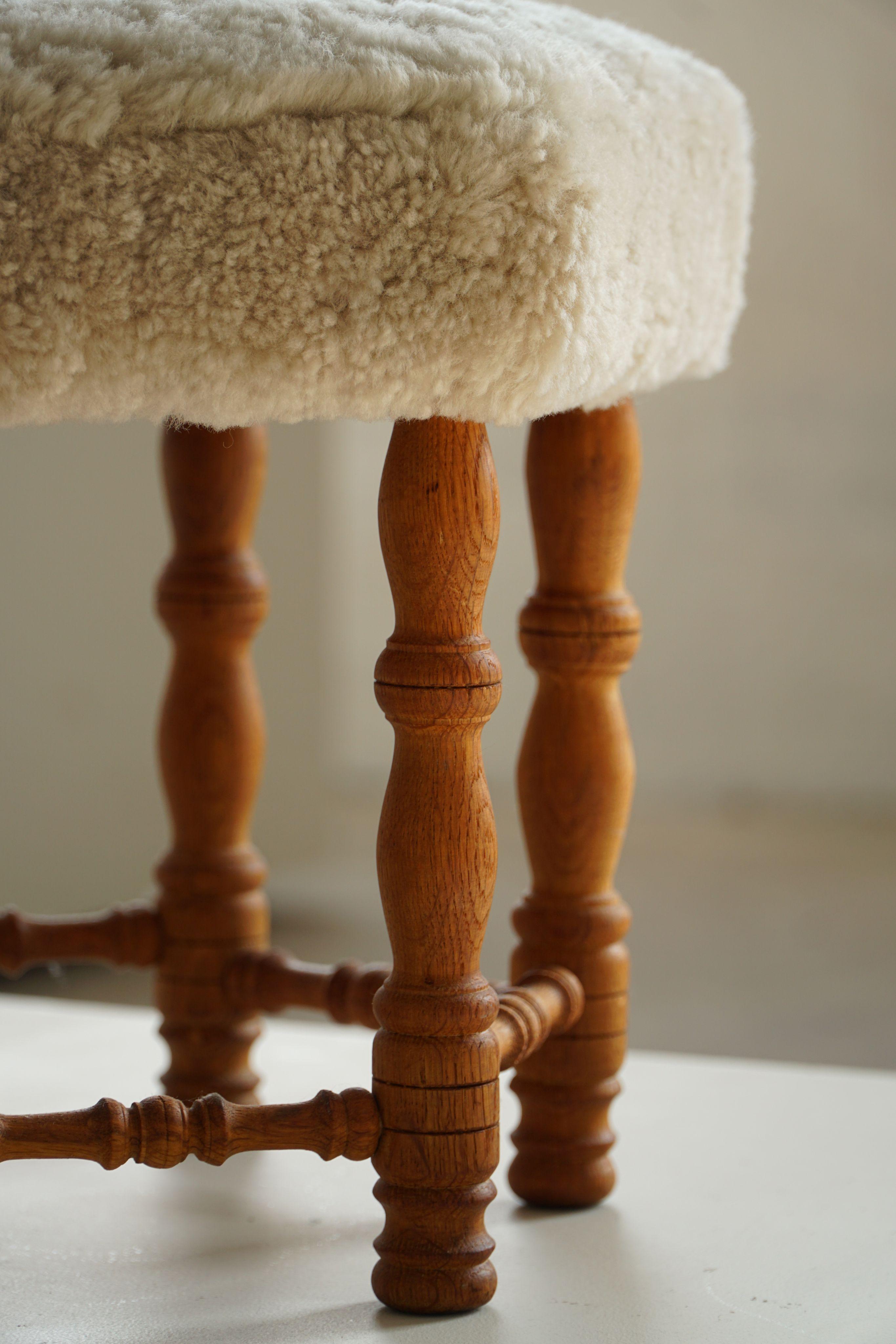 Tabouret hexagonal moderne danois, Oak Oak massif et laine de mouton, années 1950 Bon état - En vente à Odense, DK