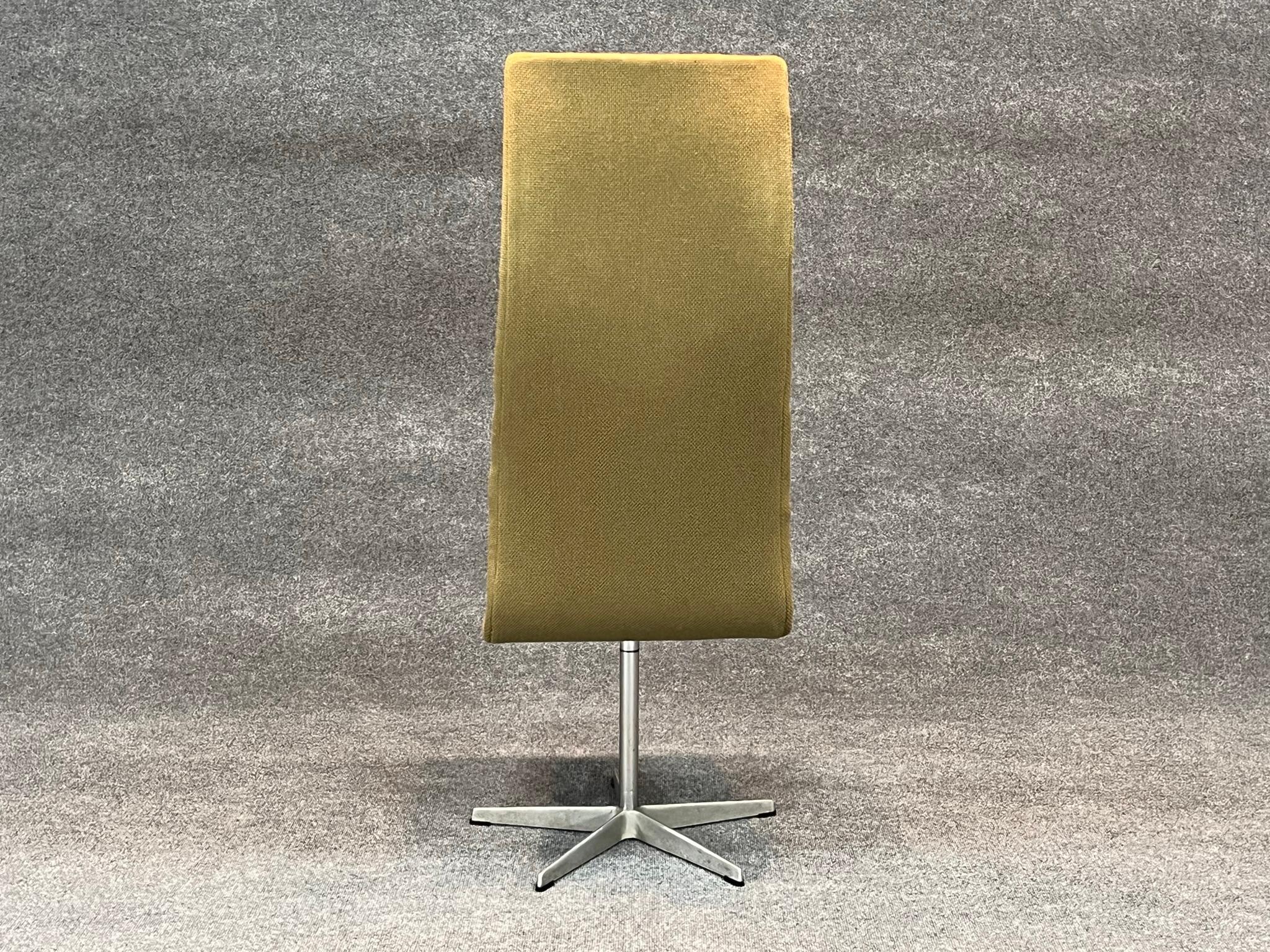 Dänischer moderner drehbarer Oxford-Stuhl mit hoher Rückenlehne von Arne Jacobsen für Fritz Hansen im Angebot 2