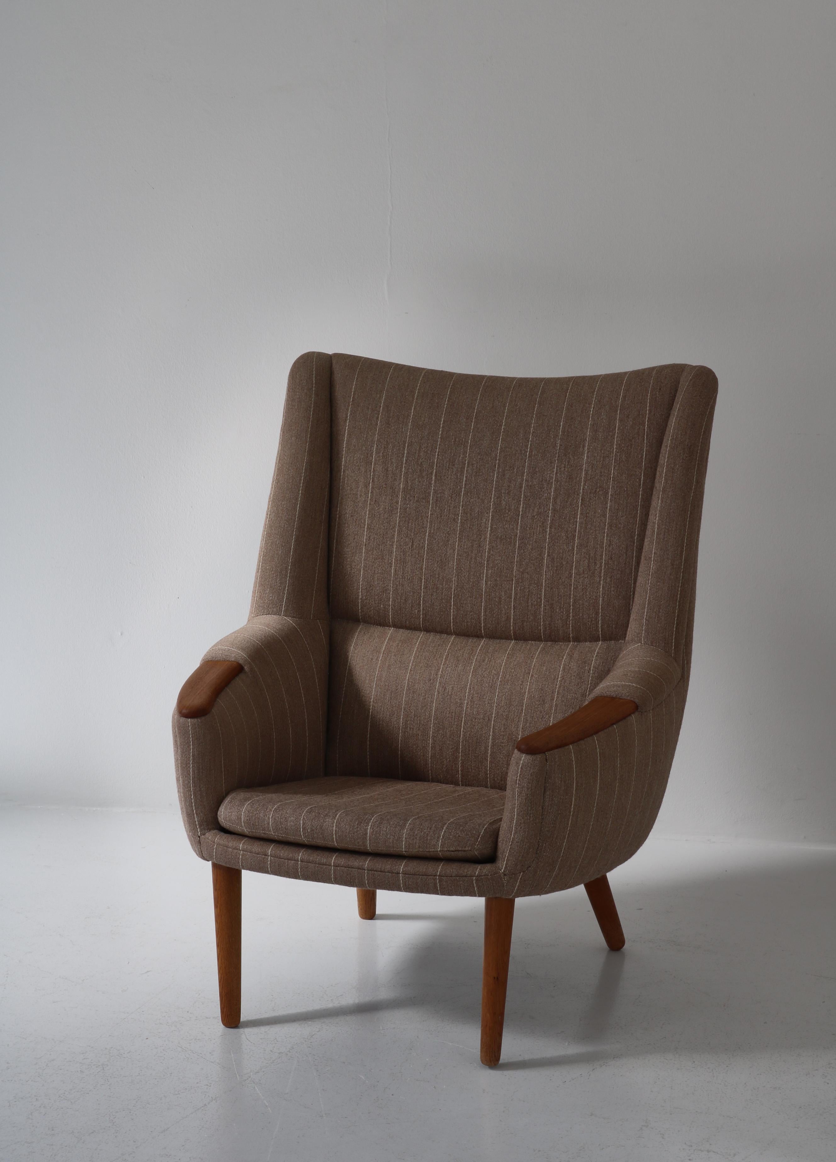 Beautiful vintage highback lounge chair from 1958 by Danish designer Kurt Østervig. The chair is known as 