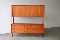 Buffet haut moderne danois RY 20 par Hans Wegner Ry Møbler, Crédence en teck