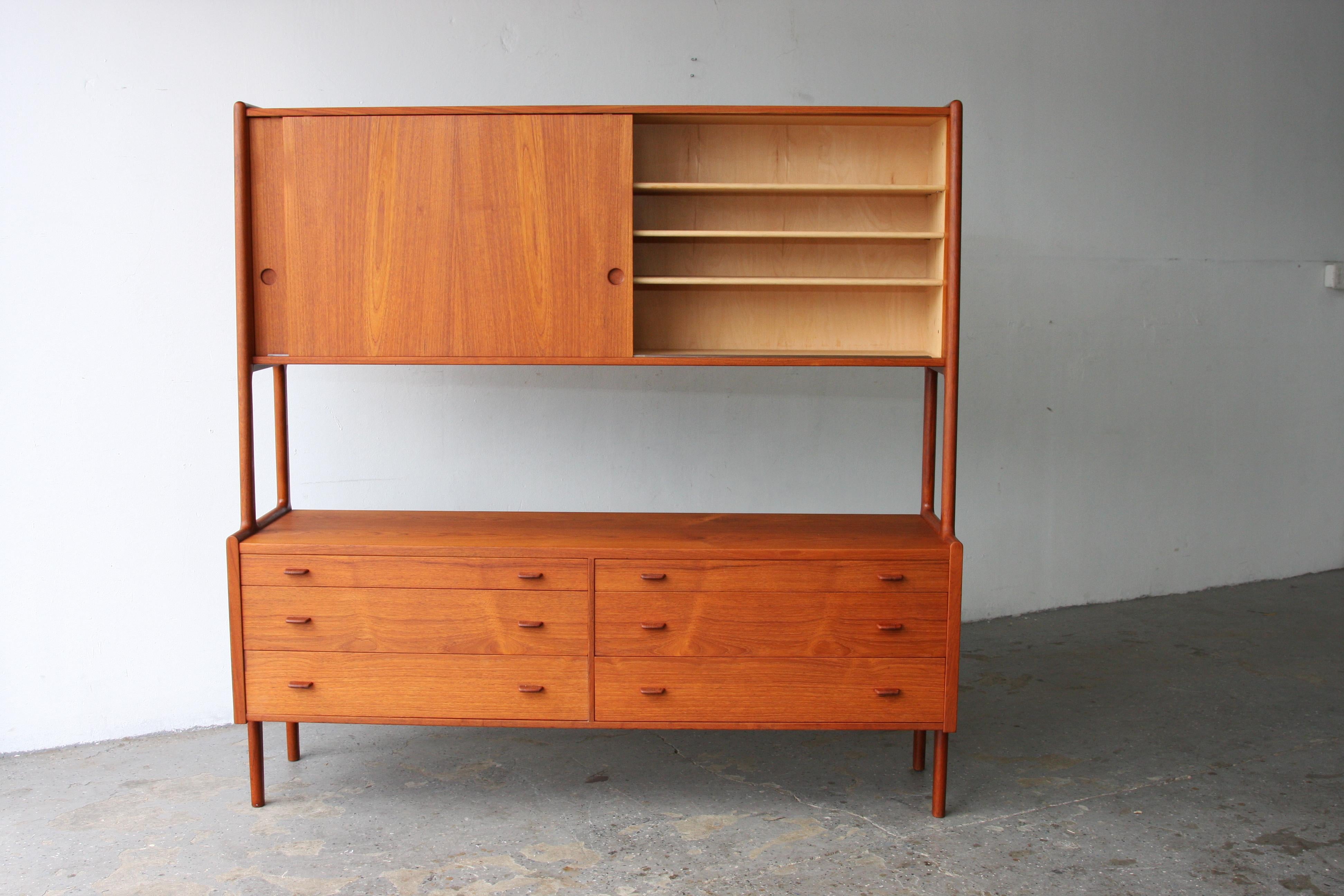Mid-20th Century Danish Modern Highboard RY 20 by Hans Wegner RY Møbler, Teak Credenza