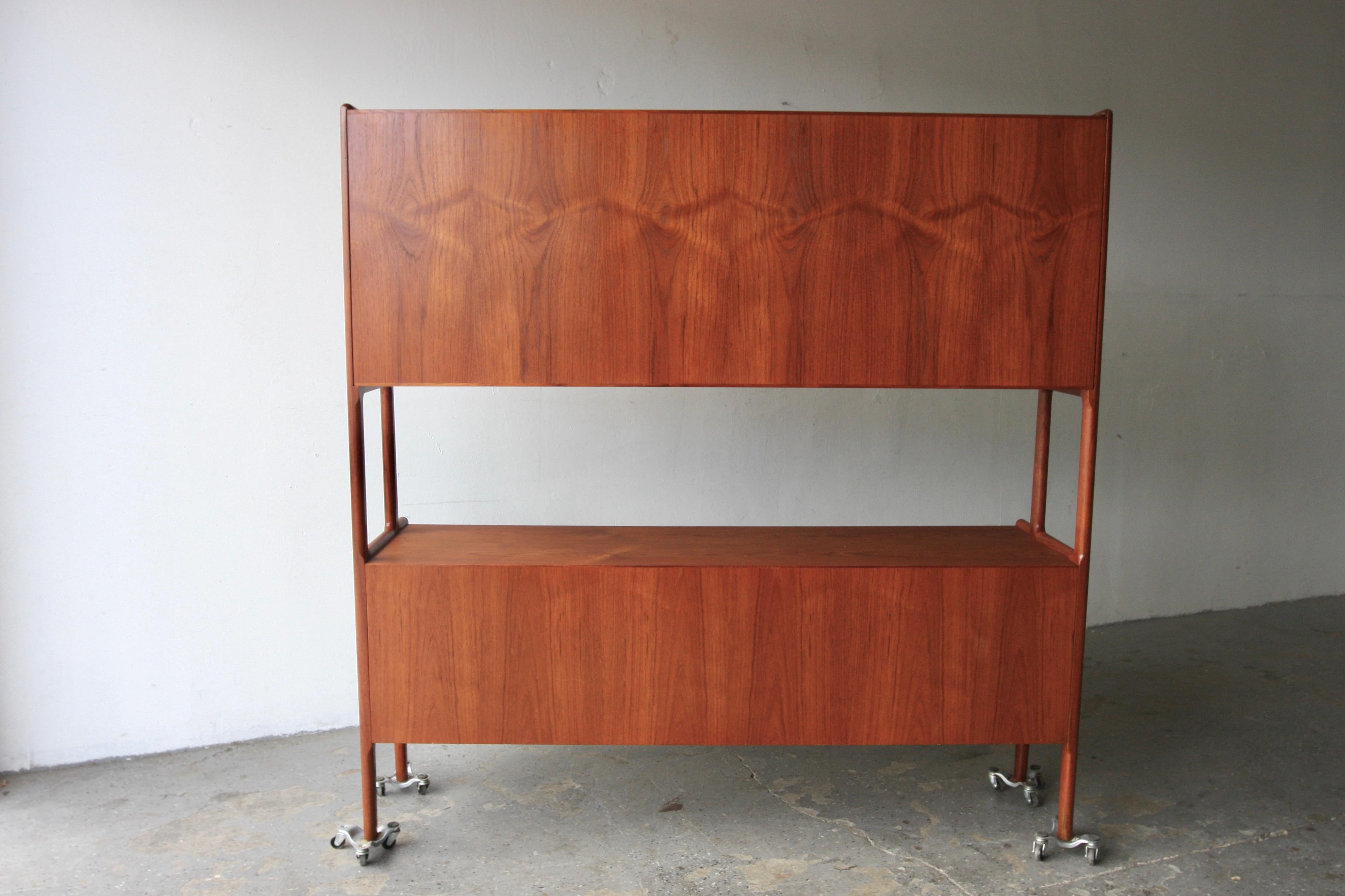 Danish Modern Highboard RY 20 by Hans Wegner RY Møbler, Teak Credenza 1