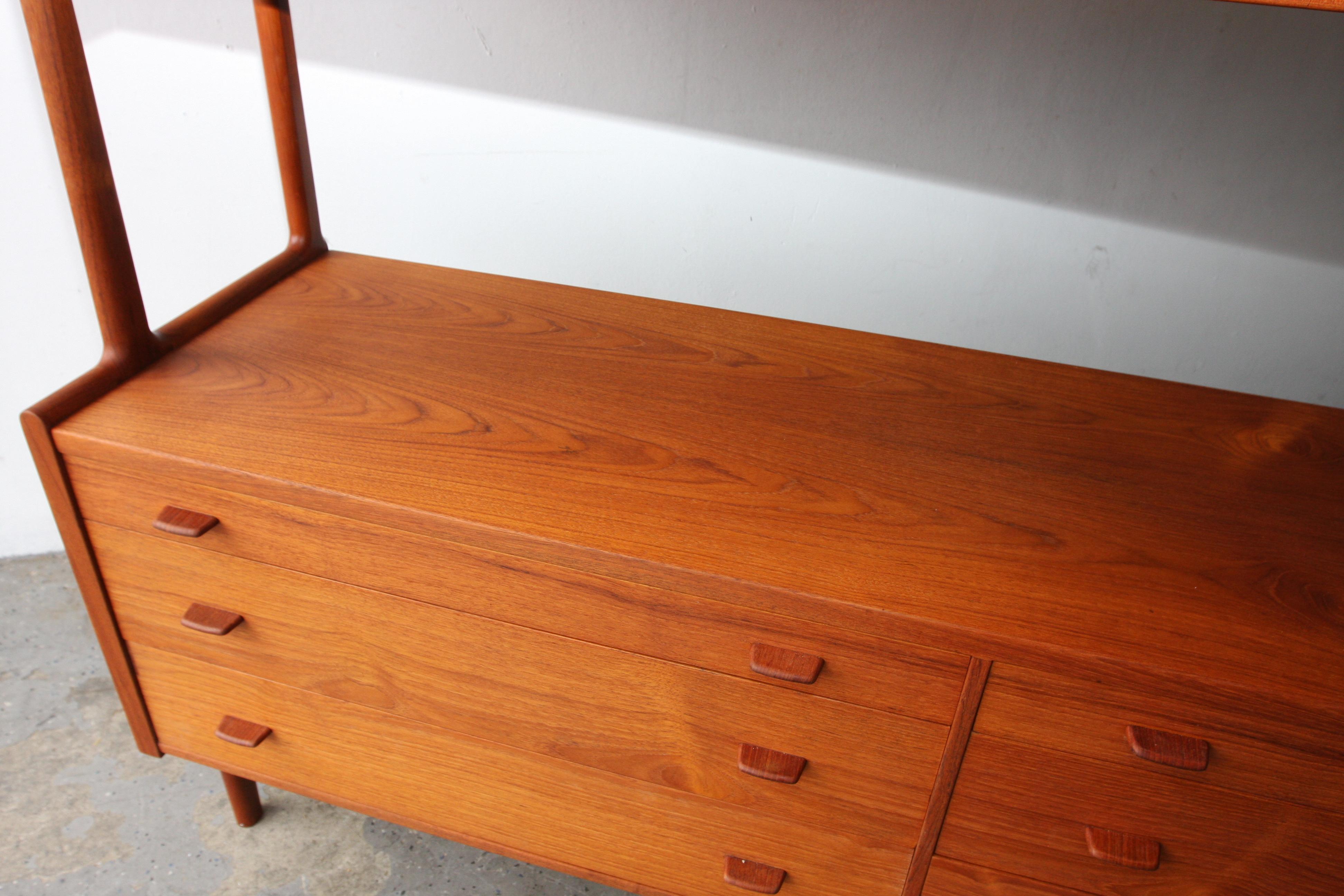 Danish Modern Highboard RY 20 by Hans Wegner RY Møbler, Teak Credenza 3