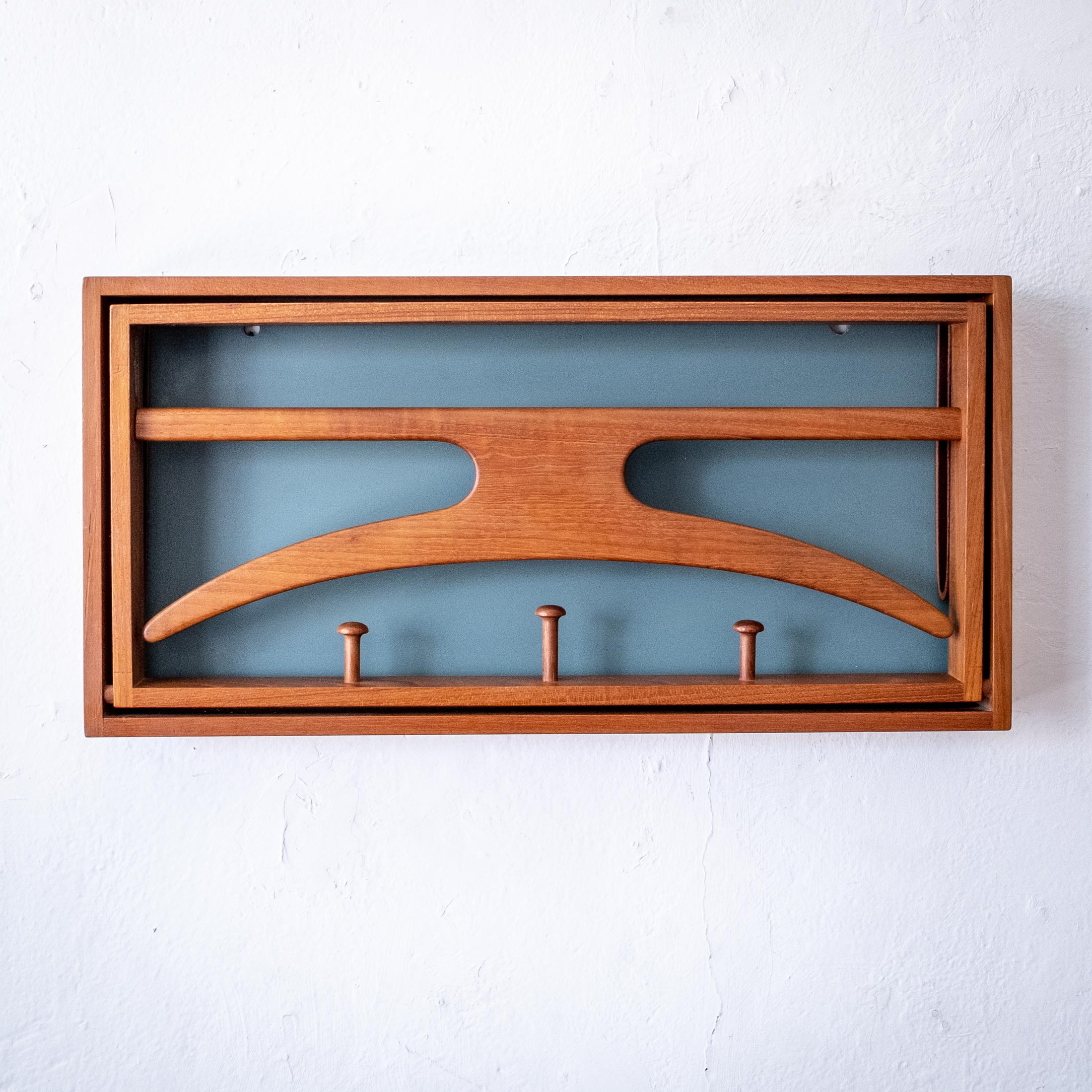 Danish Modern Hoff and Ostergaard Wall-Mount Teak Valet for Illums Bolighus In Good Condition In San Diego, CA