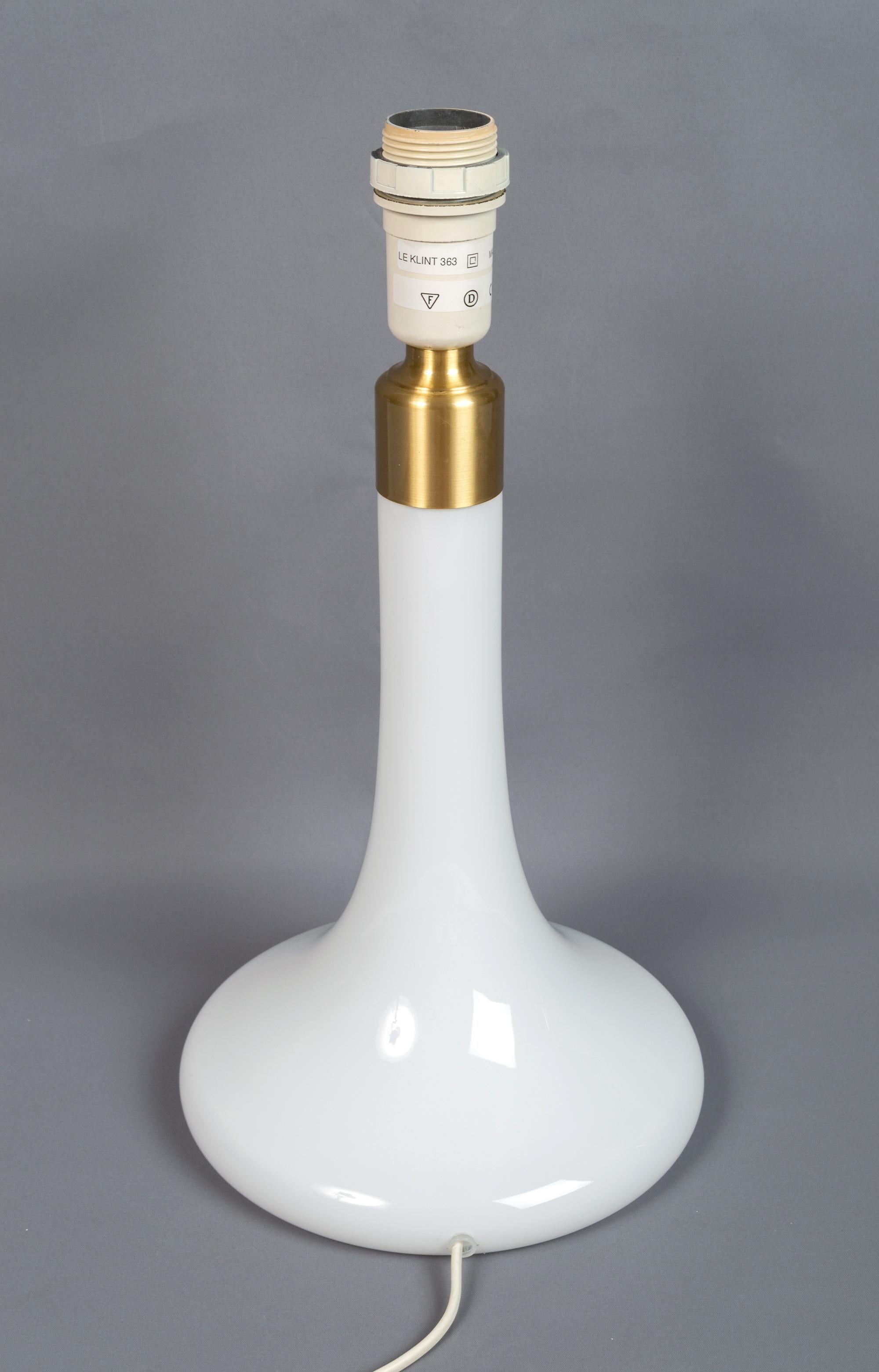 Lampe de table moderne danoise en verre au lait Holmegaard Le Klint, C.1960

Modèle 363 Conçu par Poul Christiansen pour Le Klint, Danemark.

En excellent état proportionnel à l'âge.