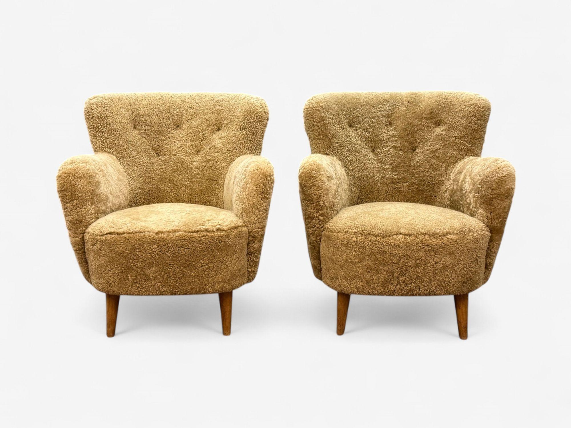 Dänische Moderne, Honey Schafsfell, Buche, Organic Lounge Chairs, Dänemark, 1940er Jahre (Moderne der Mitte des Jahrhunderts) im Angebot