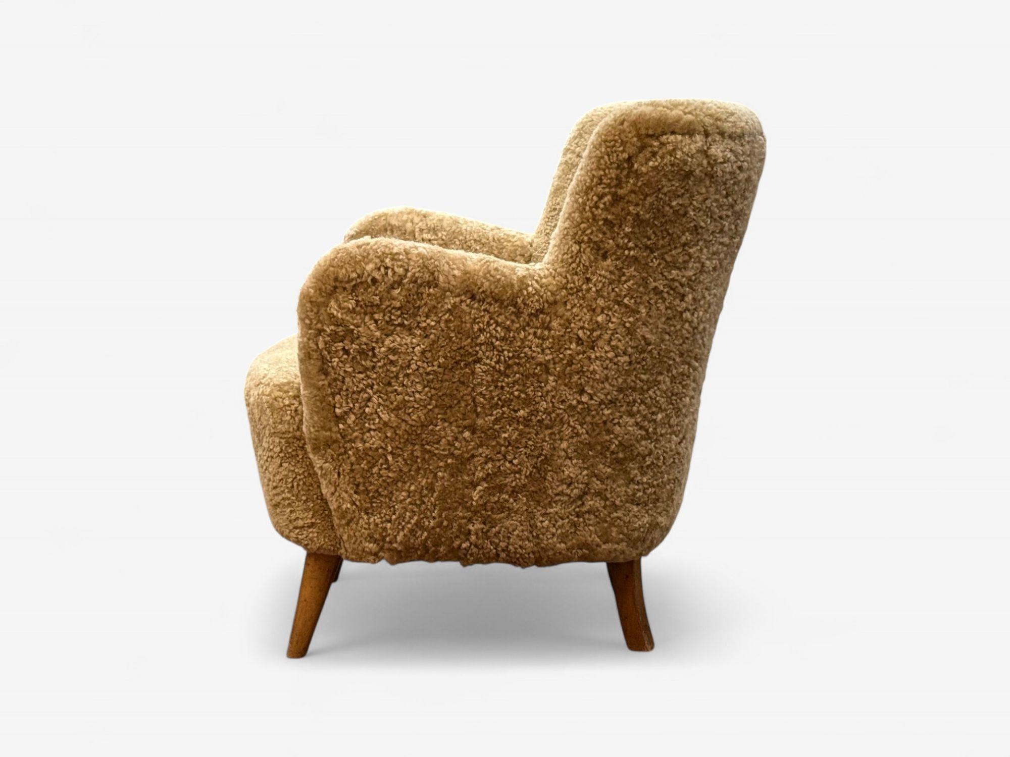 Dänische Moderne, Honey Schafsfell, Buche, Organic Lounge Chairs, Dänemark, 1940er Jahre im Angebot 1