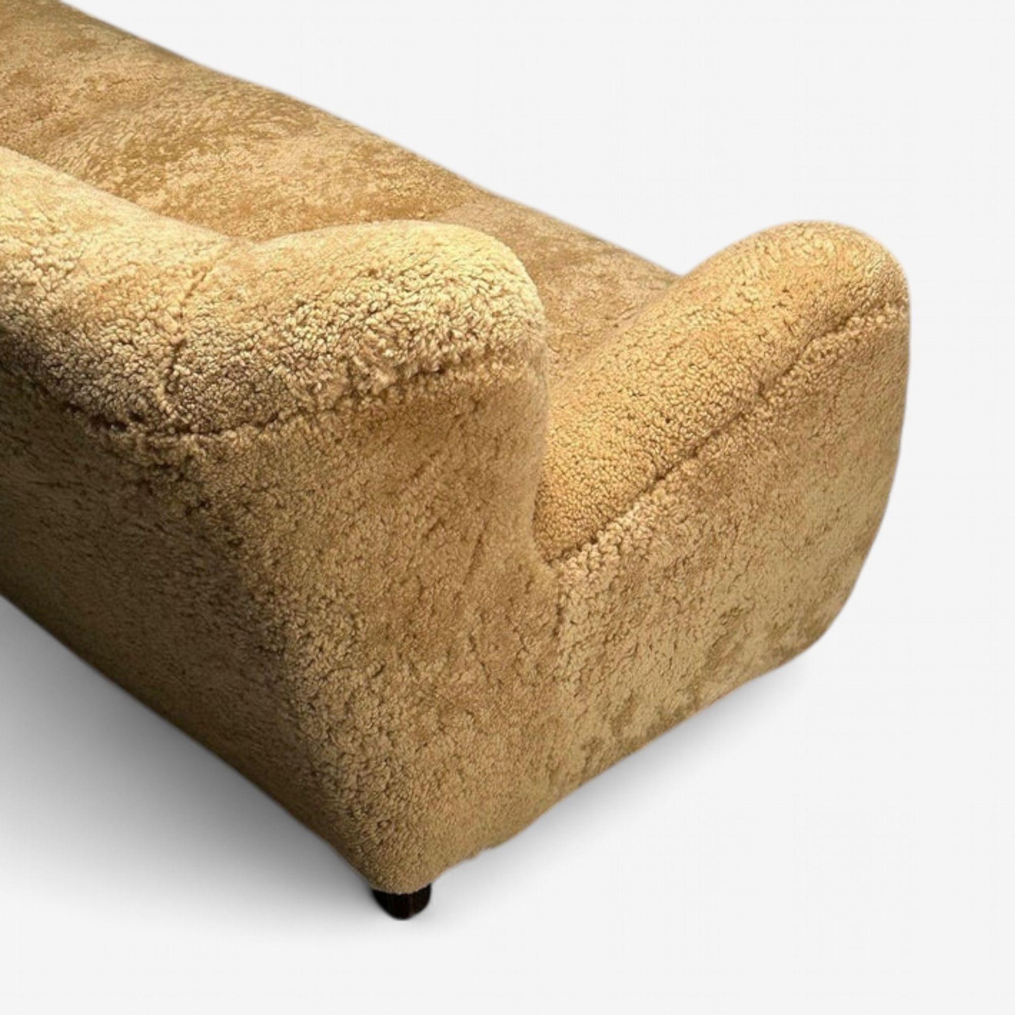 Canapé danois moderne, en peau de mouton miel, Oak, Danemark, années 1940 en vente 1