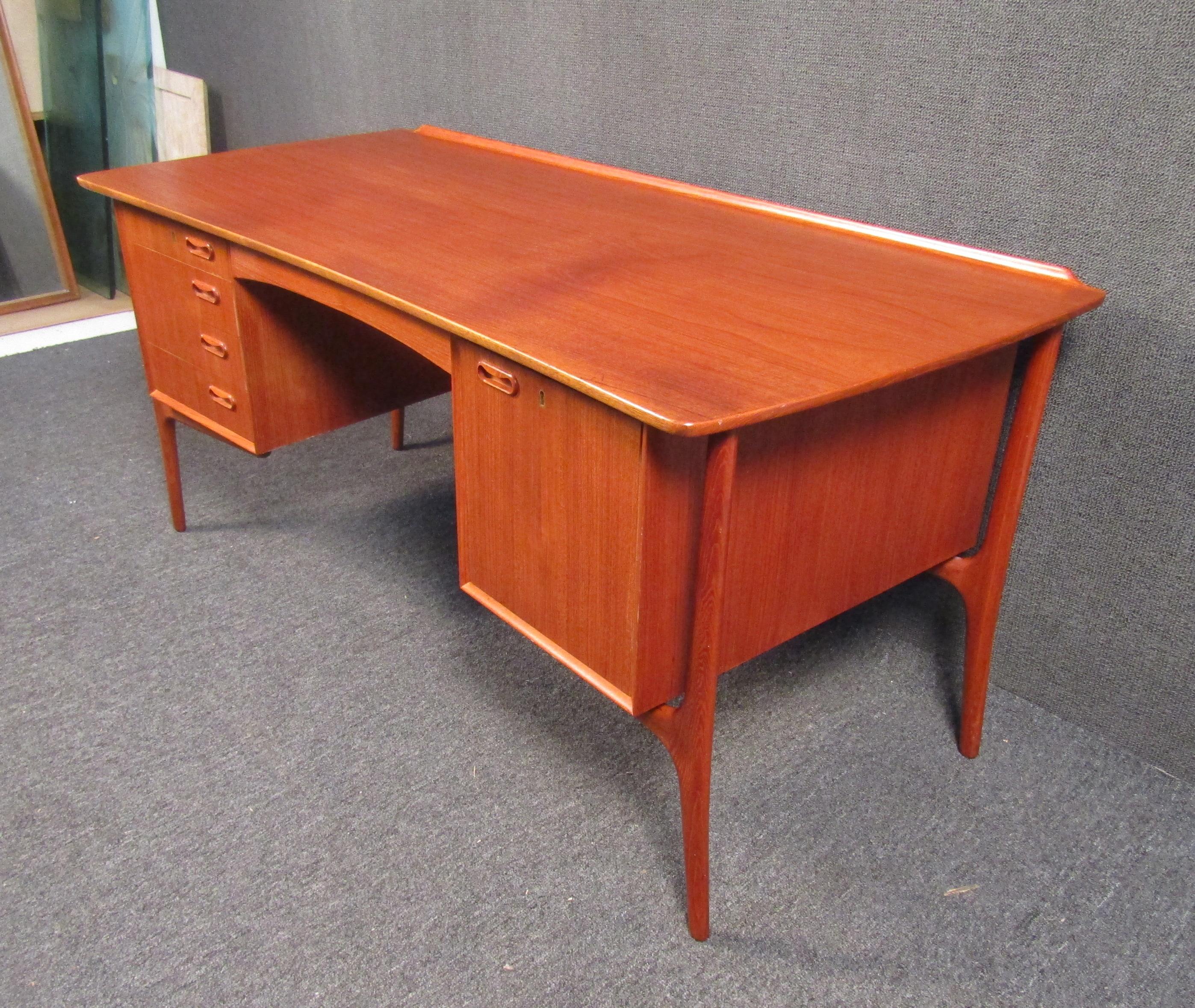 Danish Modern H.P Hansen Executive Desk In Good Condition In Brooklyn, NY