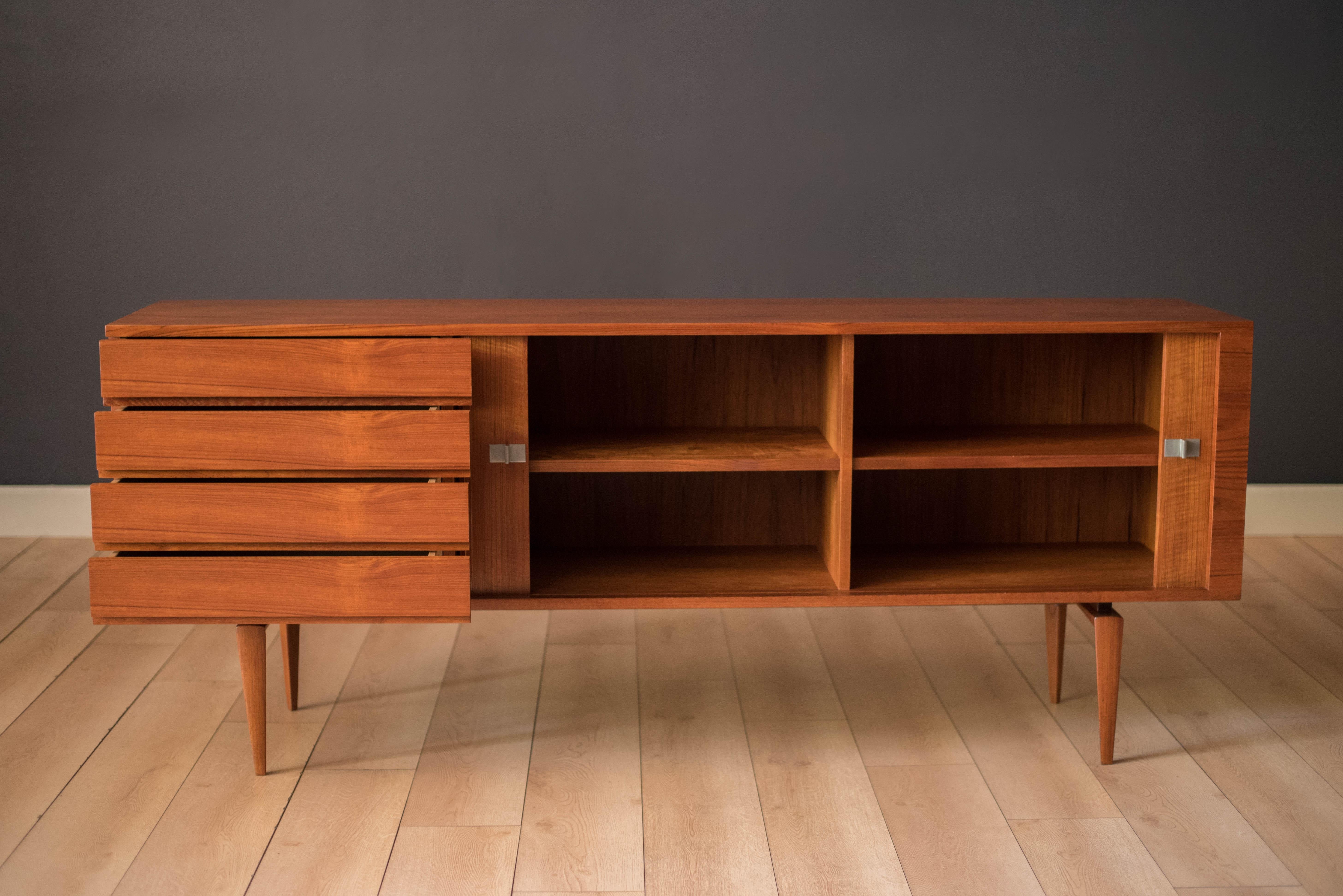 Dänische Moderne H.W. Klein Teak Tambour Sideboard für Bramin (Skandinavische Moderne) im Angebot