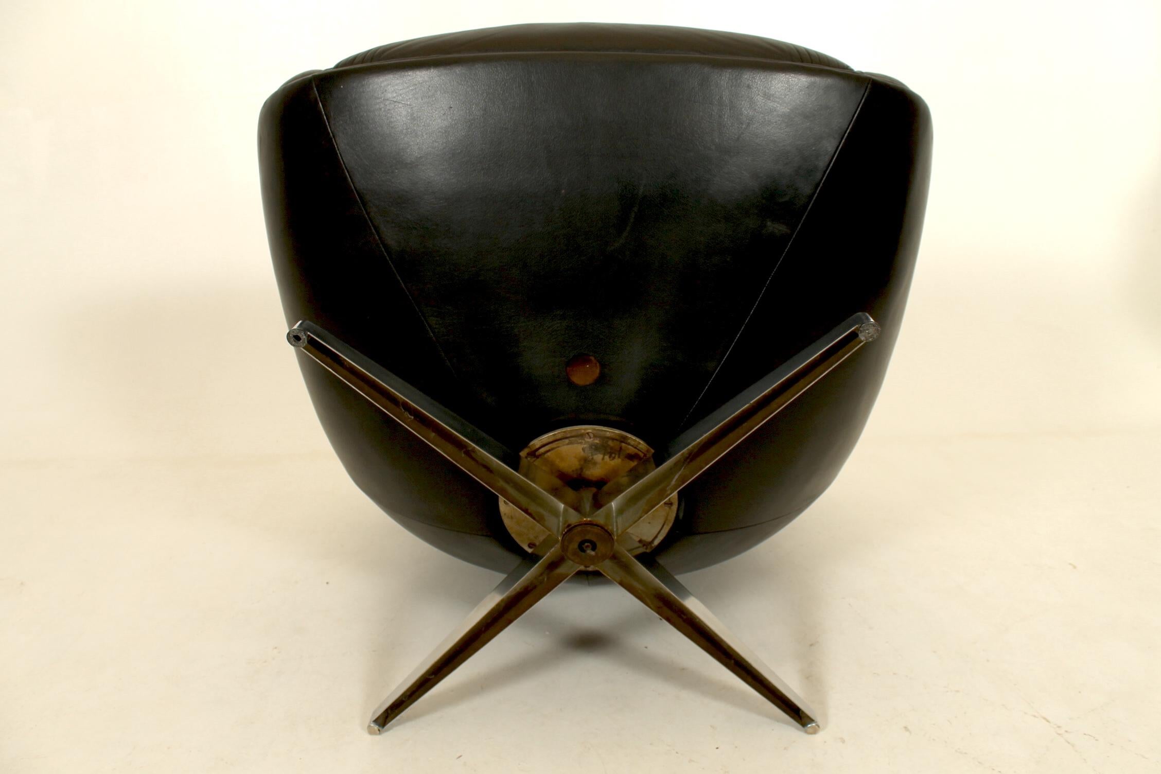 Danish modern, Illum Wikkelsø for Mikael Laursen Swivel 'ML214' Lounge Chair For Sale 5