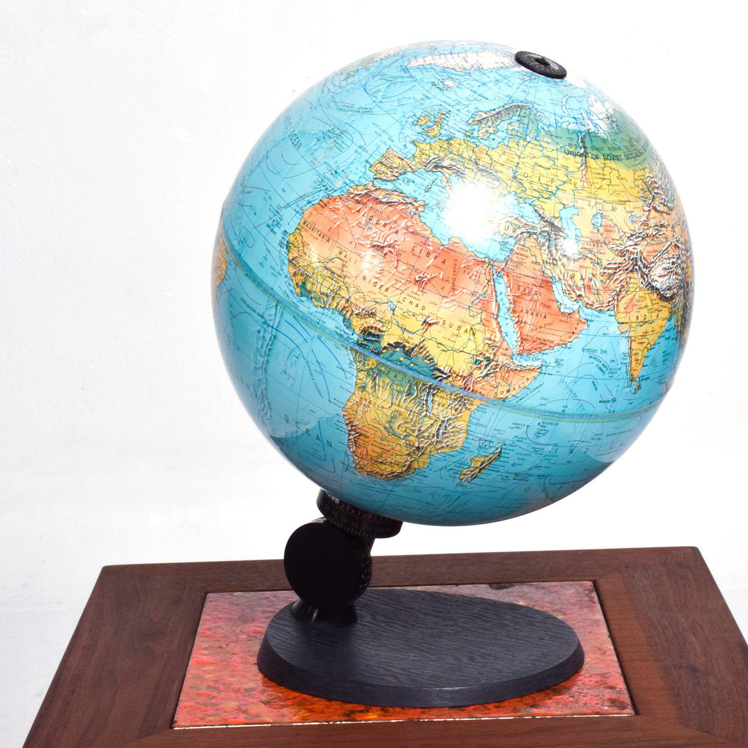 Mid Century Danish Modern Illuminated Scan Globe In Good Condition In Chula Vista, CA