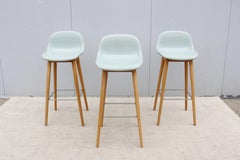 Sgabelli da bar Iskos-Berlin in stile Danish Modern per Muuto, con base in legno di rovere - Set da 3
