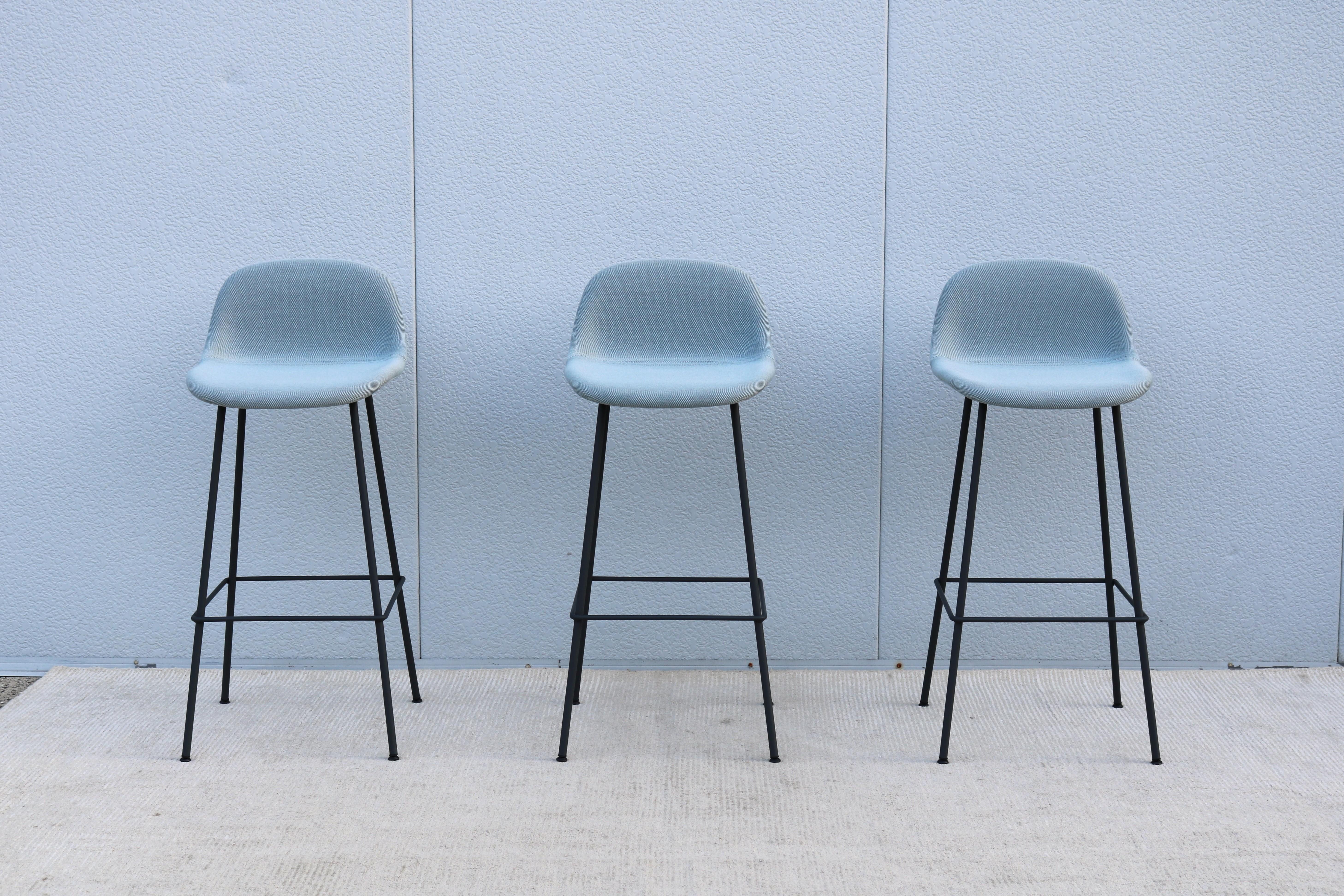 Fabulous set of 3 Fiber bar stools by Copenhagen-based design duo Iskos-Berlin for Muuto.
These elegant Fiber Bar height stools feature a seat and backrest with embracing curves that provide extensive comfort to their users while taking up little