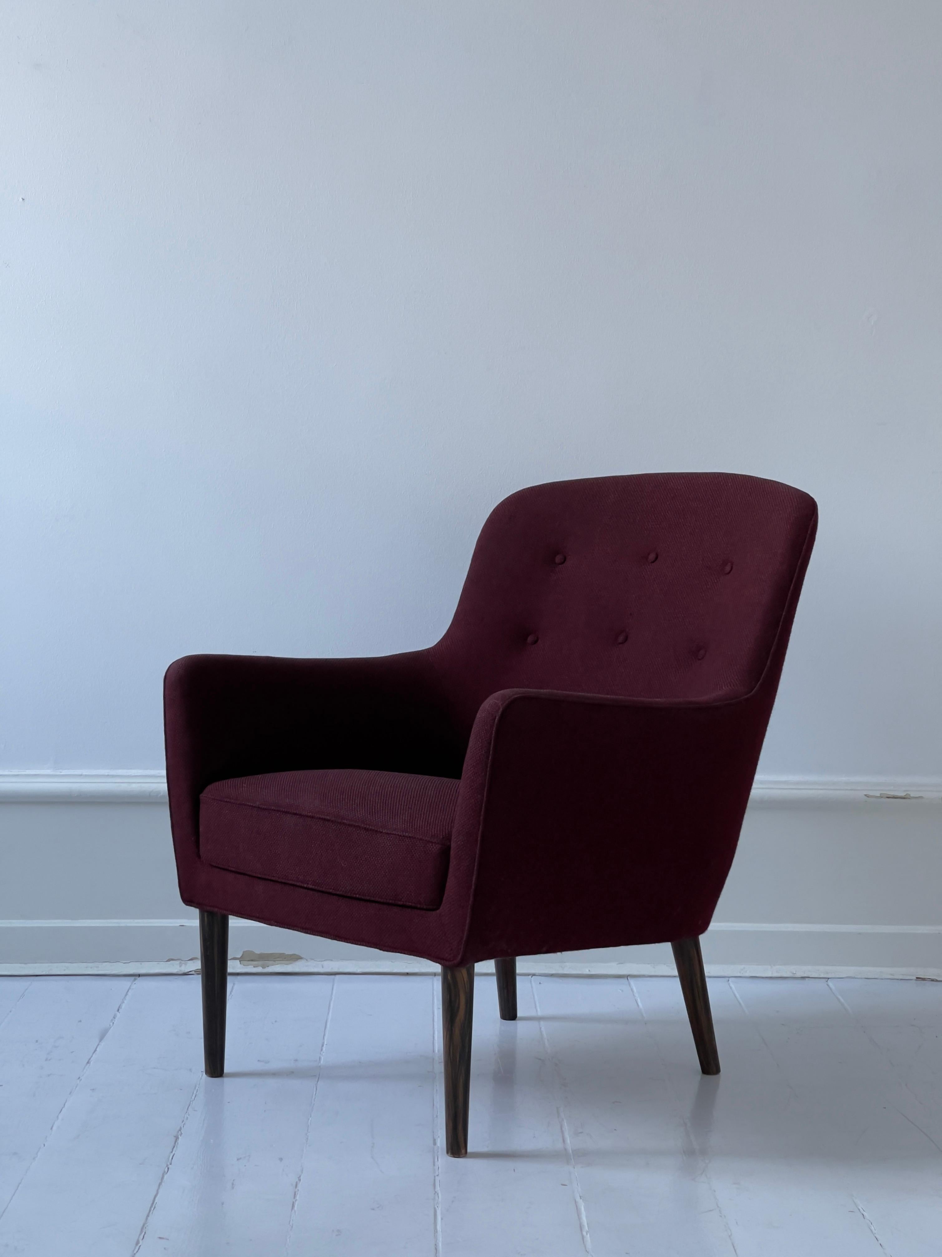 Danish 1950s lounge chair by cabinetmaker Jacob Kjaer in Wool and with Tapering Legs For Sale