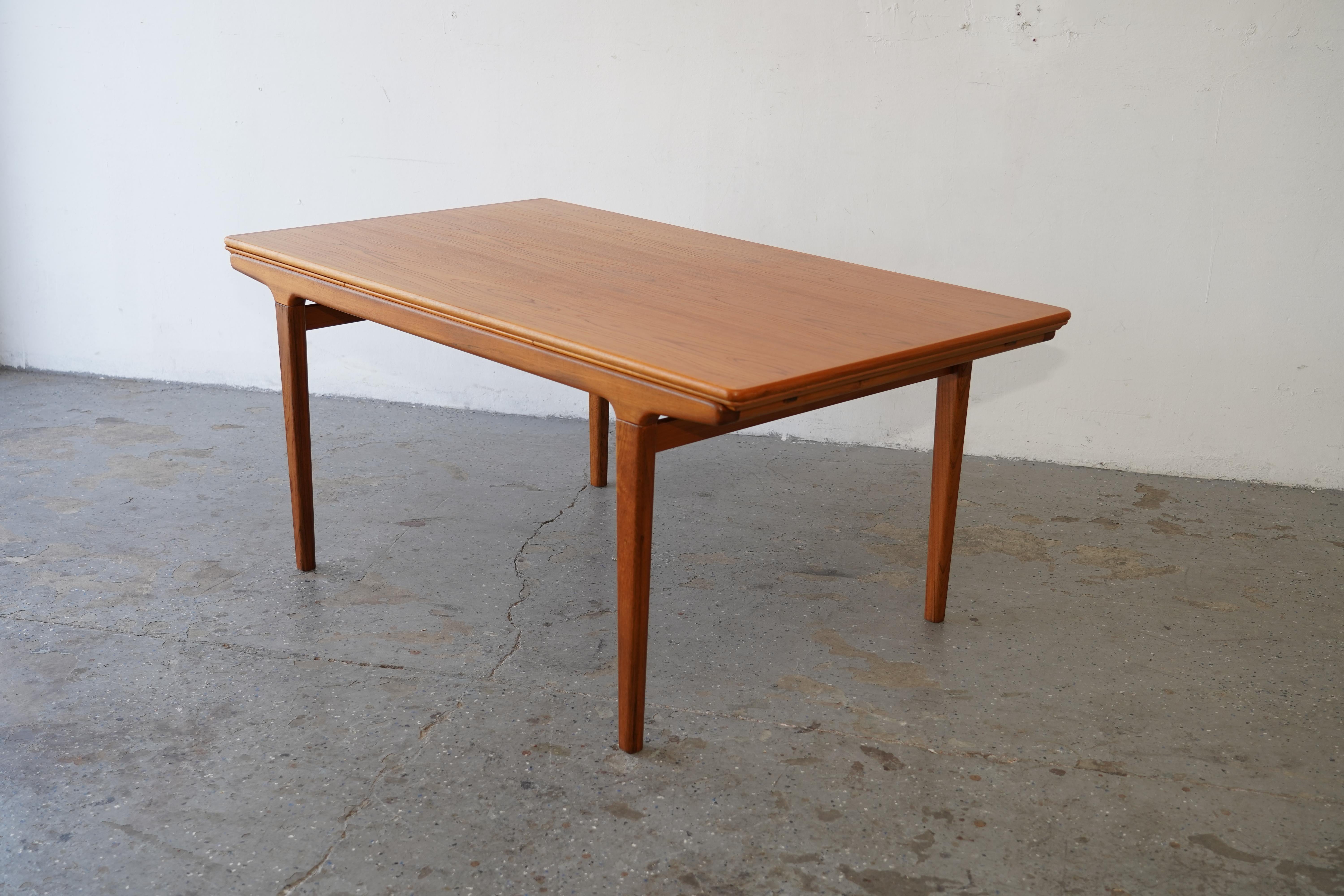 Mid-Century Modern Danish Modern Johannes Andersen teak draw leaf dining table 8.5 ft For Sale