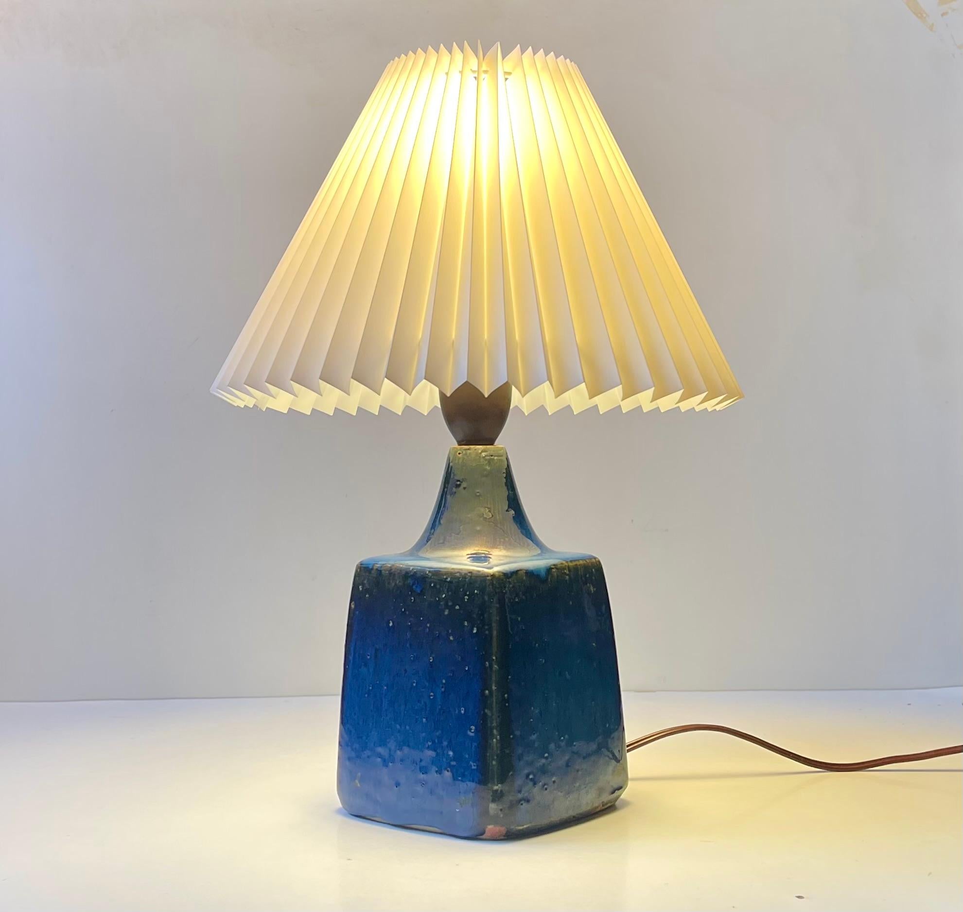 Moderno danese - Lampada da tavolo in gres Jytte Trebbien con smalti blu, anni '60 In condizioni buone in vendita a Esbjerg, DK