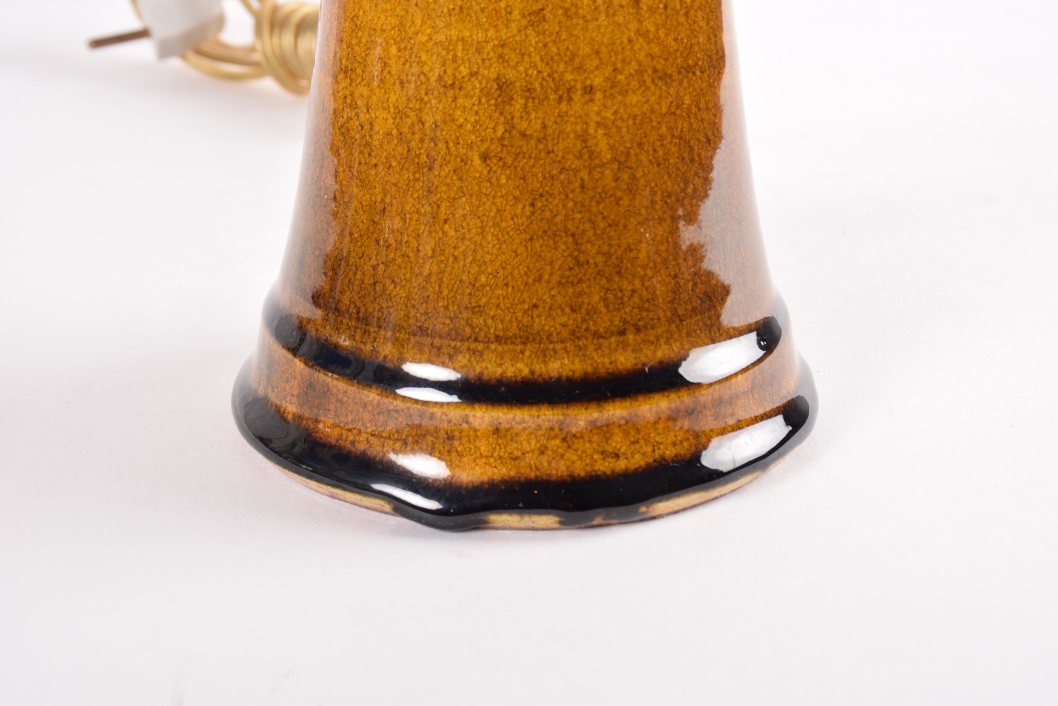 Lampe de table sculpturale danoise moderne Kähler jaune ambré par P E Eliasen, années 1960 en vente 3