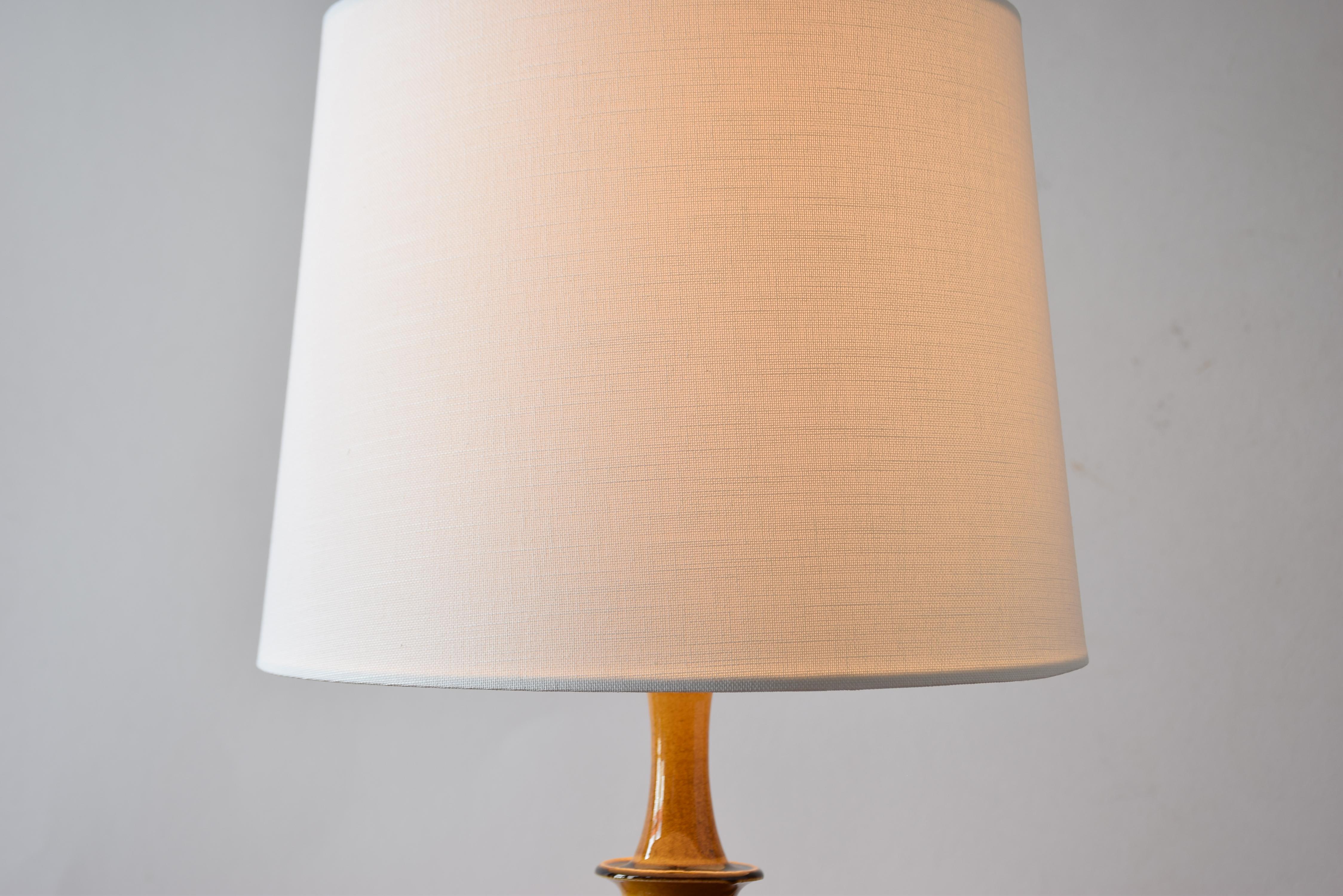 Lampe de table sculpturale danoise moderne Kähler jaune ambré par P E Eliasen, années 1960 en vente 5