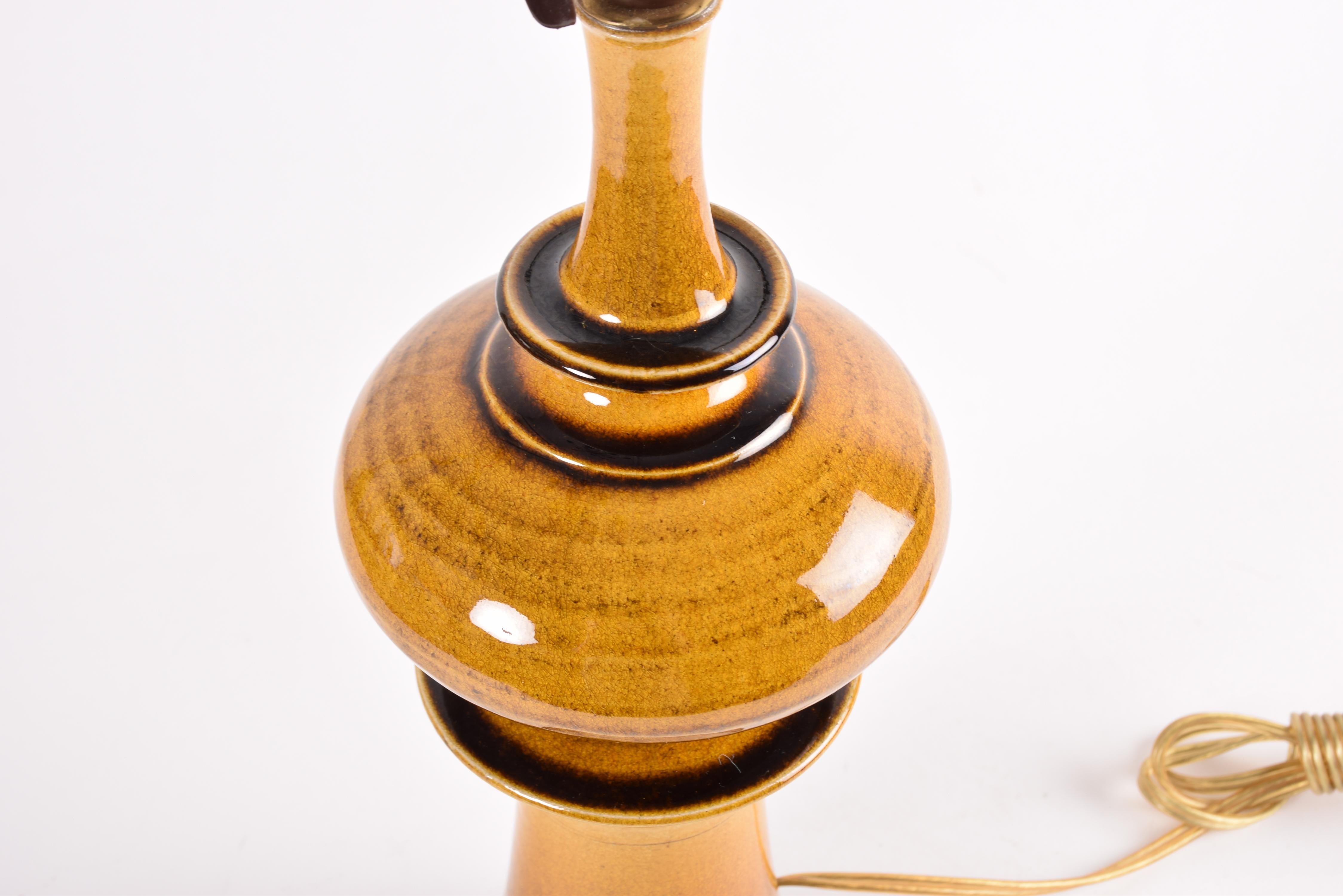 Lampe de table sculpturale danoise moderne Kähler jaune ambré par P E Eliasen, années 1960 Bon état - En vente à Silkeborg, Silkeborg