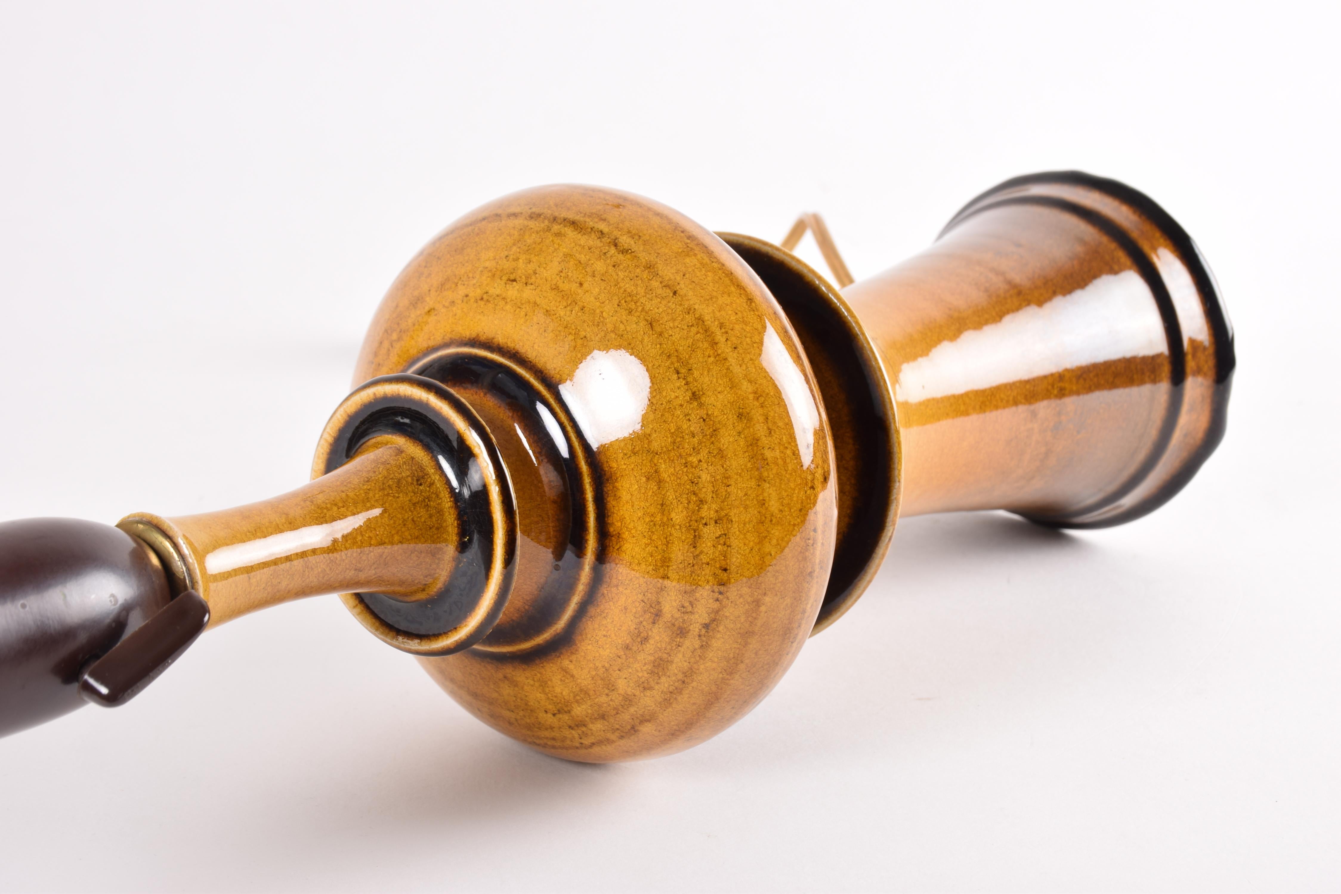 Lampe de table sculpturale danoise moderne Kähler jaune ambré par P E Eliasen, années 1960 en vente 1