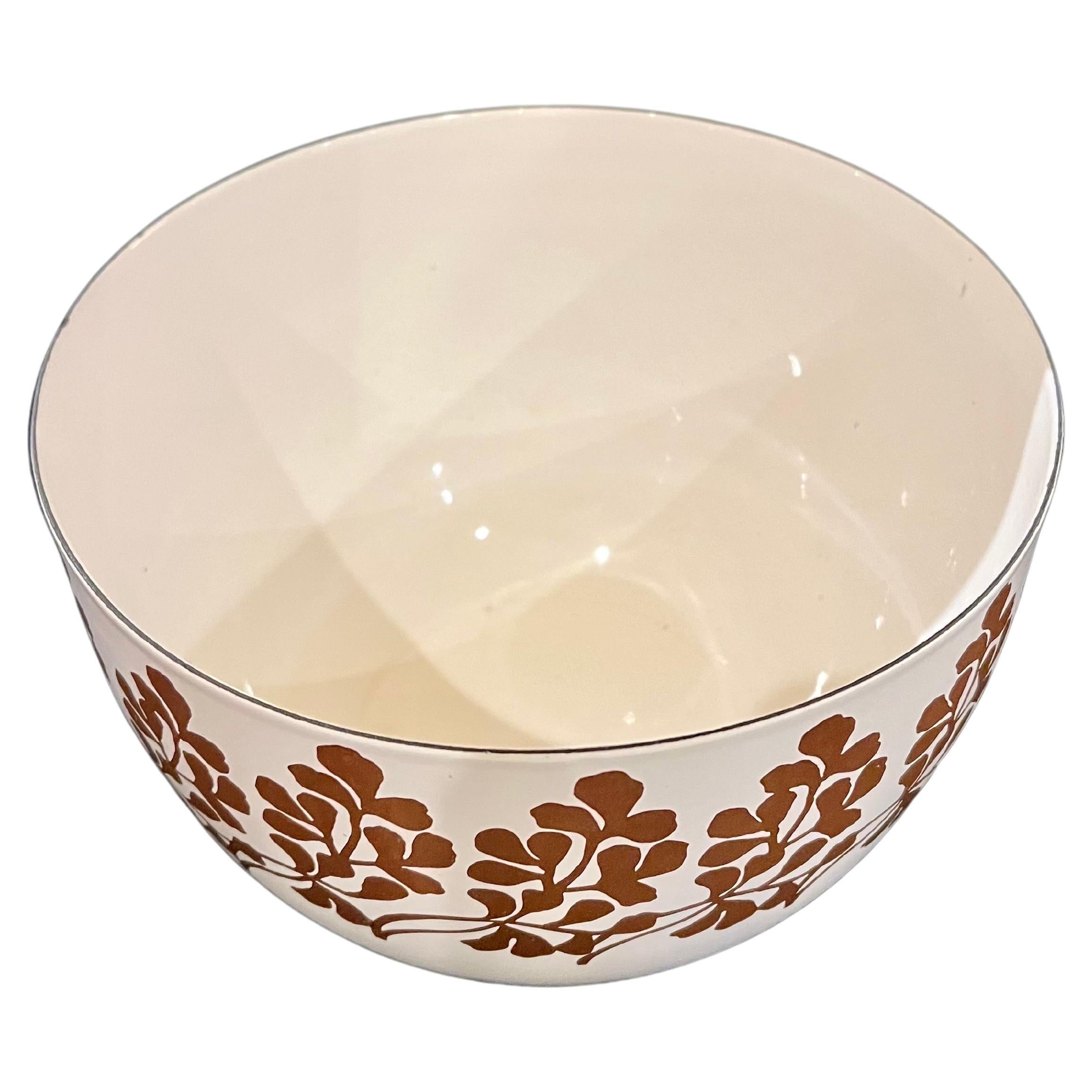 Beautiful and rare large enameled bowl designed by Kaj Franck for Finel, circa 1960s Space Age great condition beautiful design.