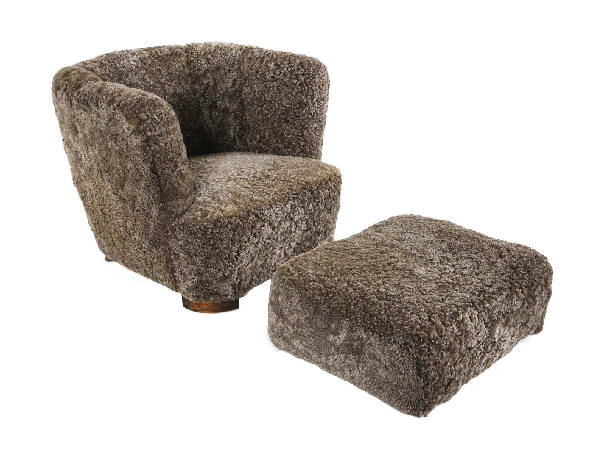These Danish Modern club chair and matching ottoman consist of beech wood frame and lambswool upholstery in a gray-brown palette. The set was made in the Mid-20th Century and is attributed to Slagelse Møbelværk, which produced similar designs by