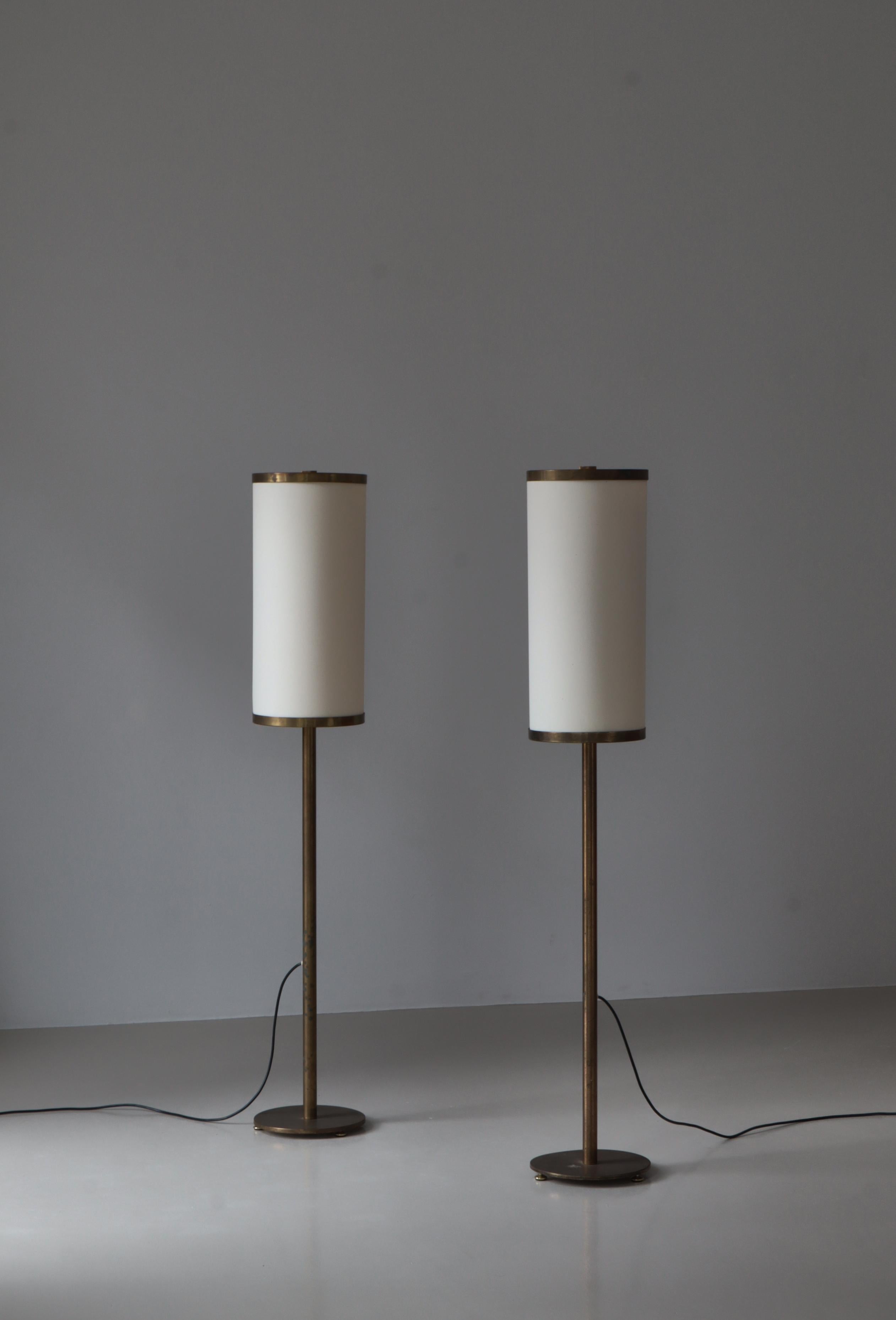 Dänische moderne große Stehlampen aus patiniertem Messing von Kay Kørbing, 1960er Jahre (Skandinavische Moderne) im Angebot
