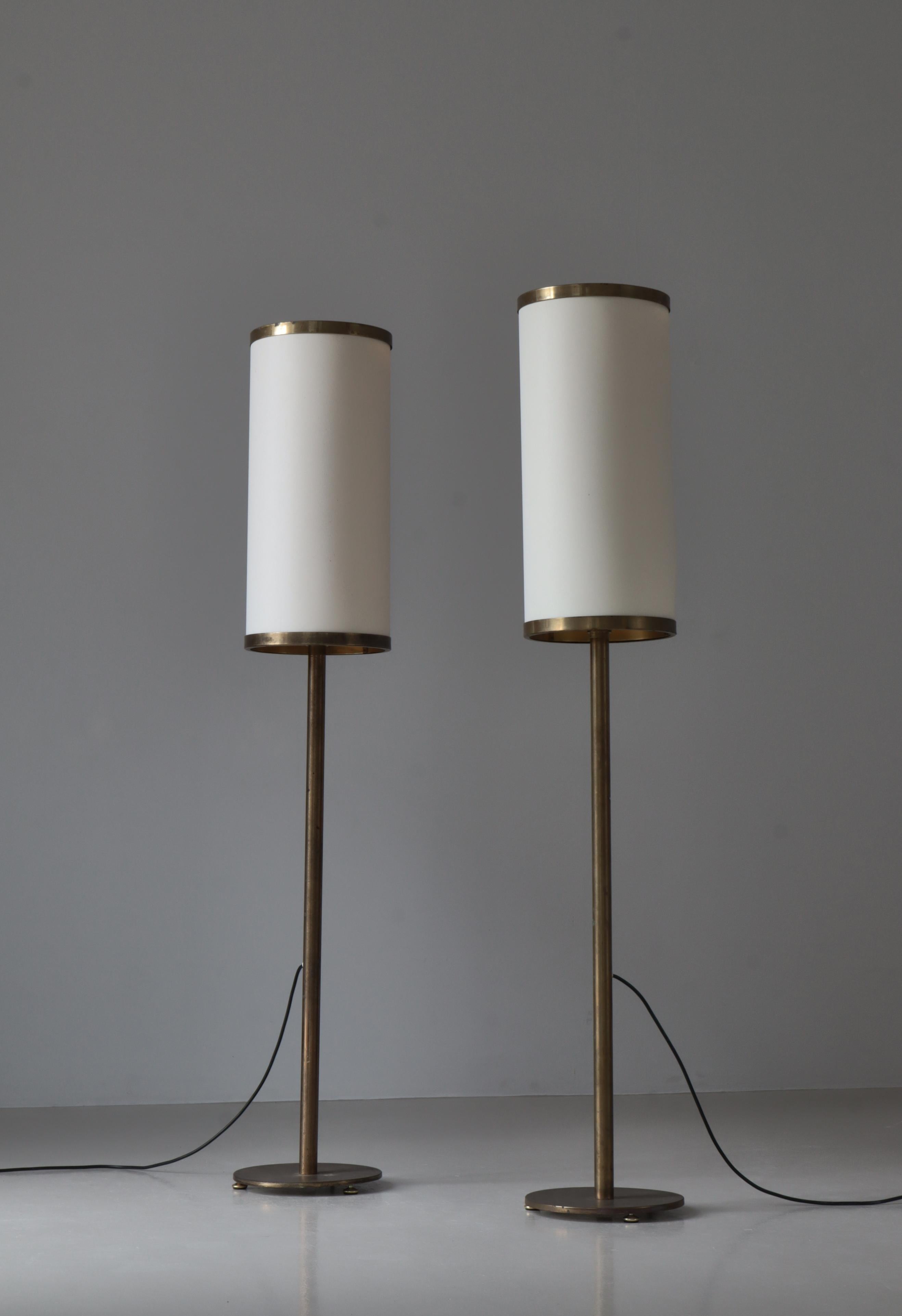 Dänische moderne große Stehlampen aus patiniertem Messing von Kay Kørbing, 1960er Jahre im Zustand „Gut“ im Angebot in Odense, DK