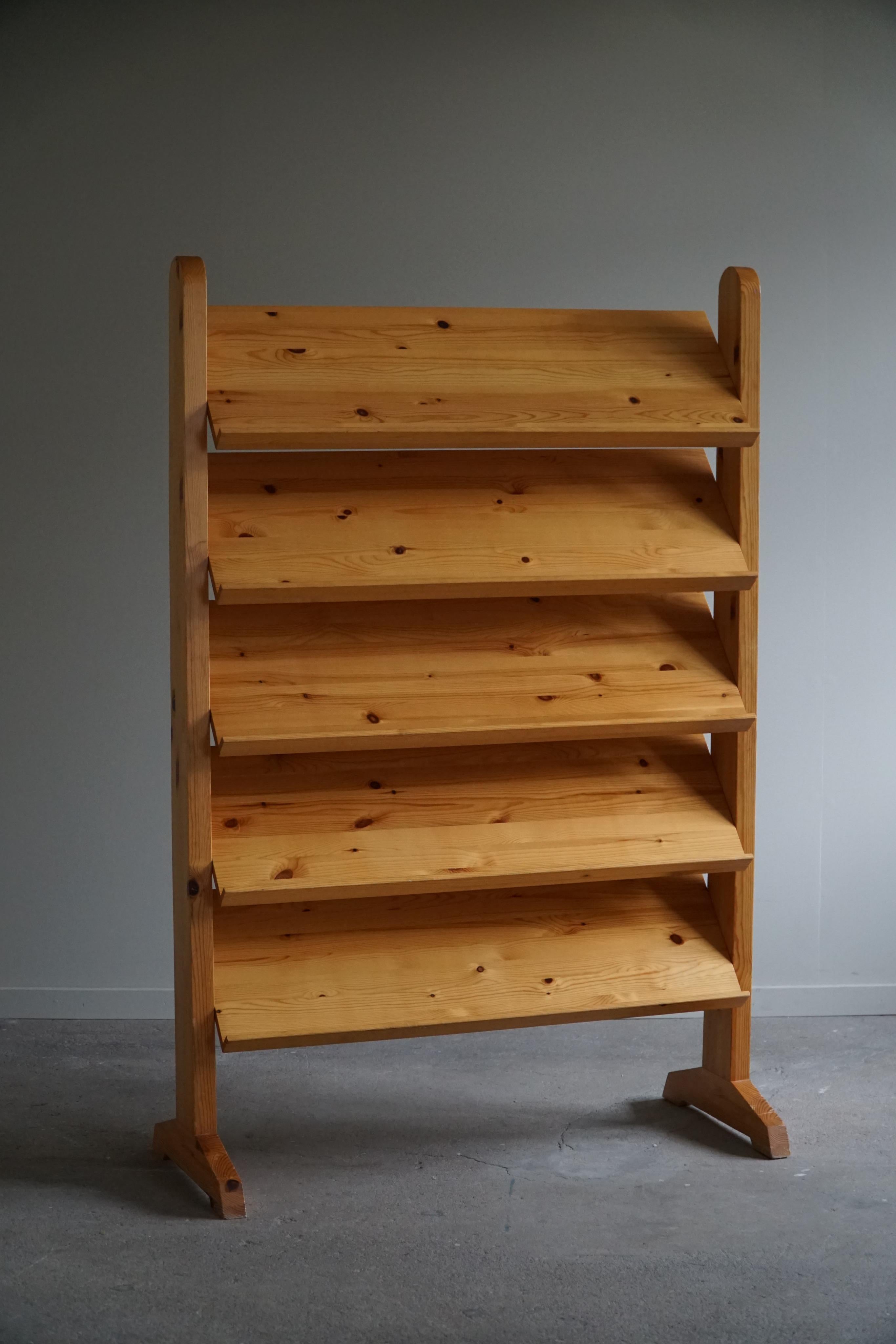 Danish Modern, Large Magazine Rack in Solid Pine, Midcentury, 1970s For Sale 6