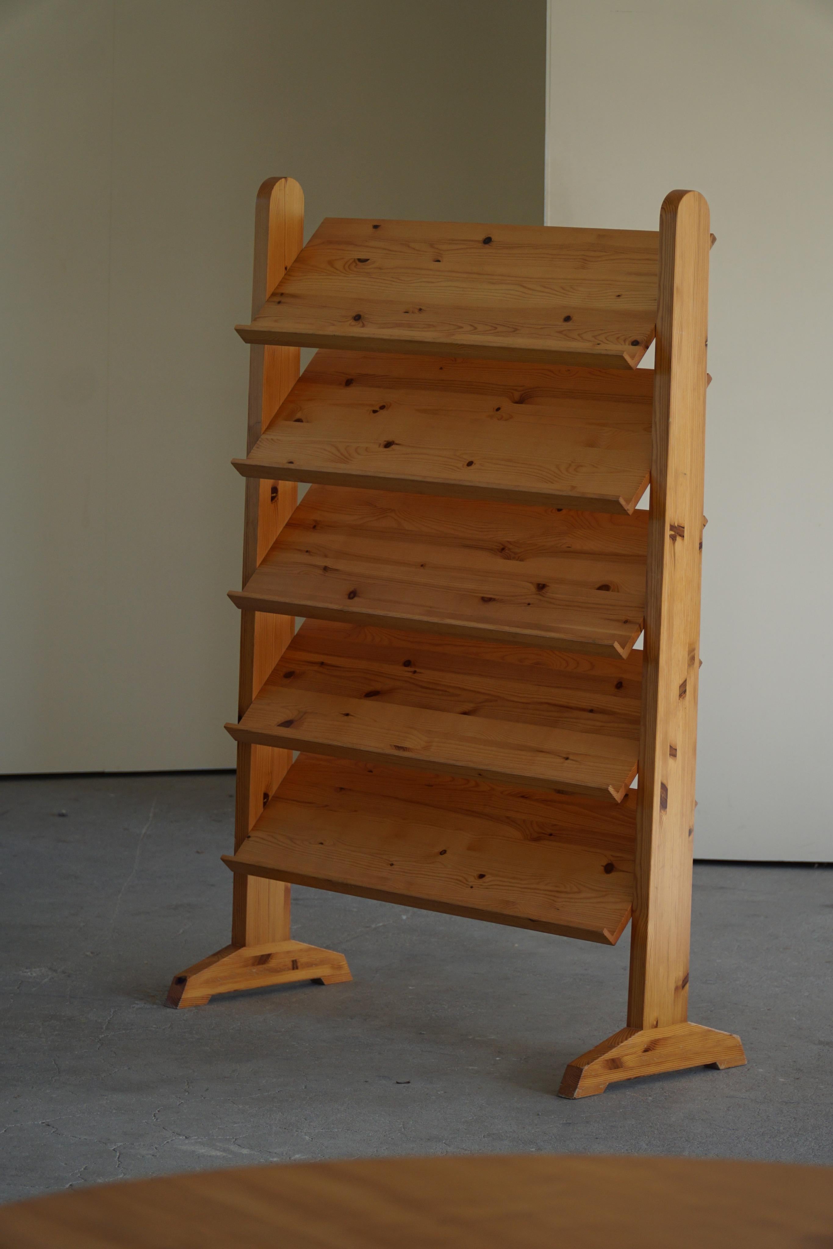 Danish Modern, Large Magazine Rack in Solid Pine, Midcentury, 1970s For Sale 11