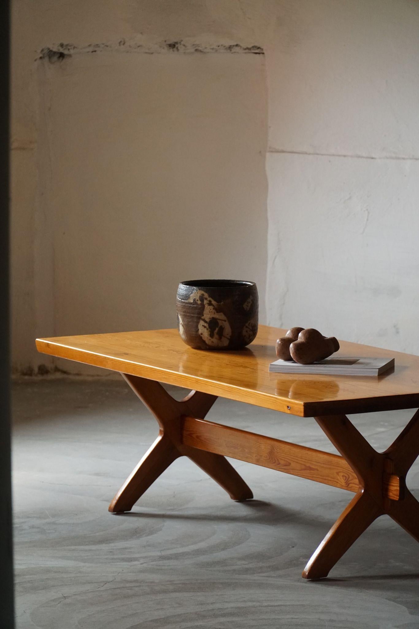 Danish Modern Large Rectangular Coffee Table in Solid Pine, Late 20th Century For Sale 1