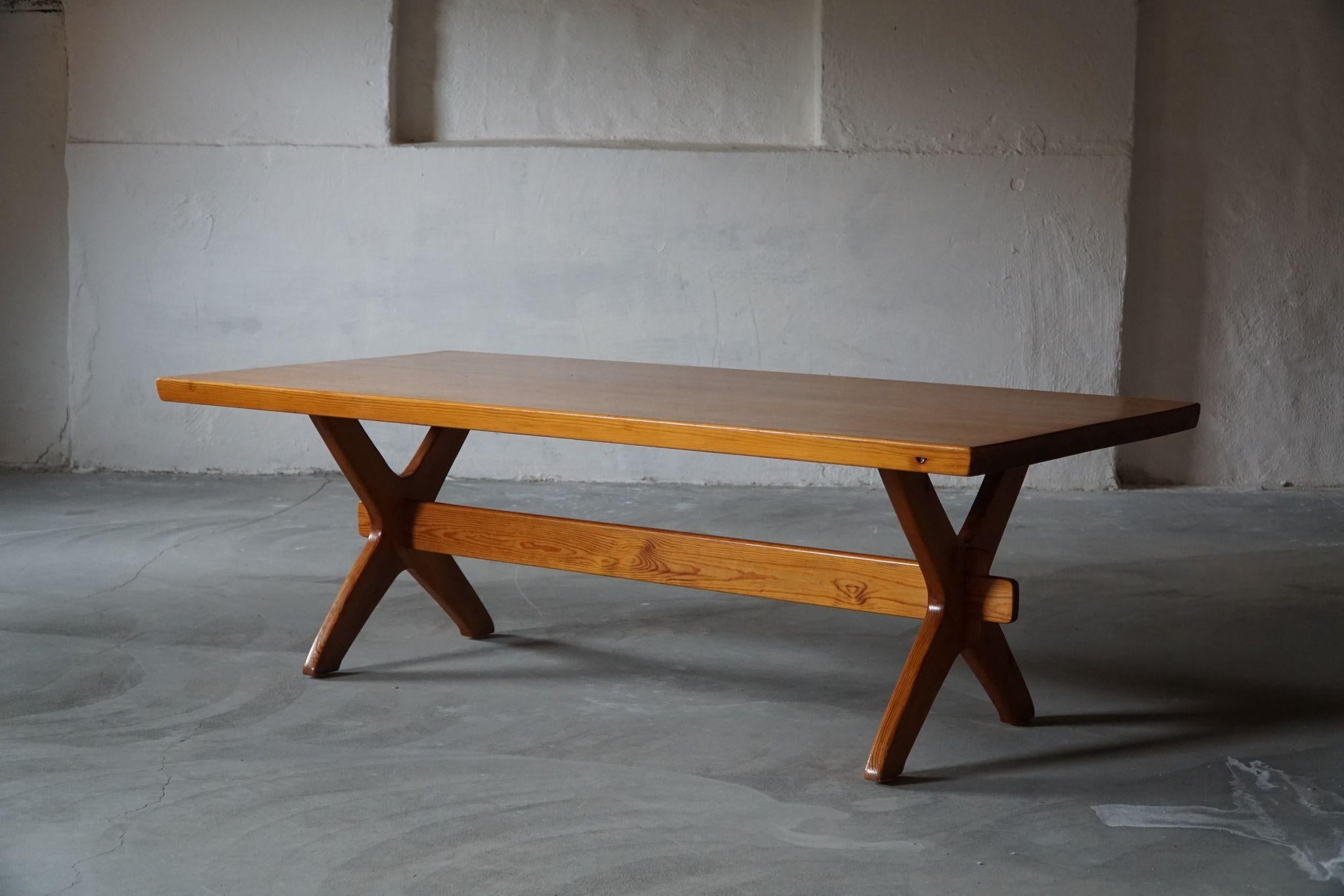 Danish Modern Large Rectangular Coffee Table in Solid Pine, Late 20th Century For Sale 2