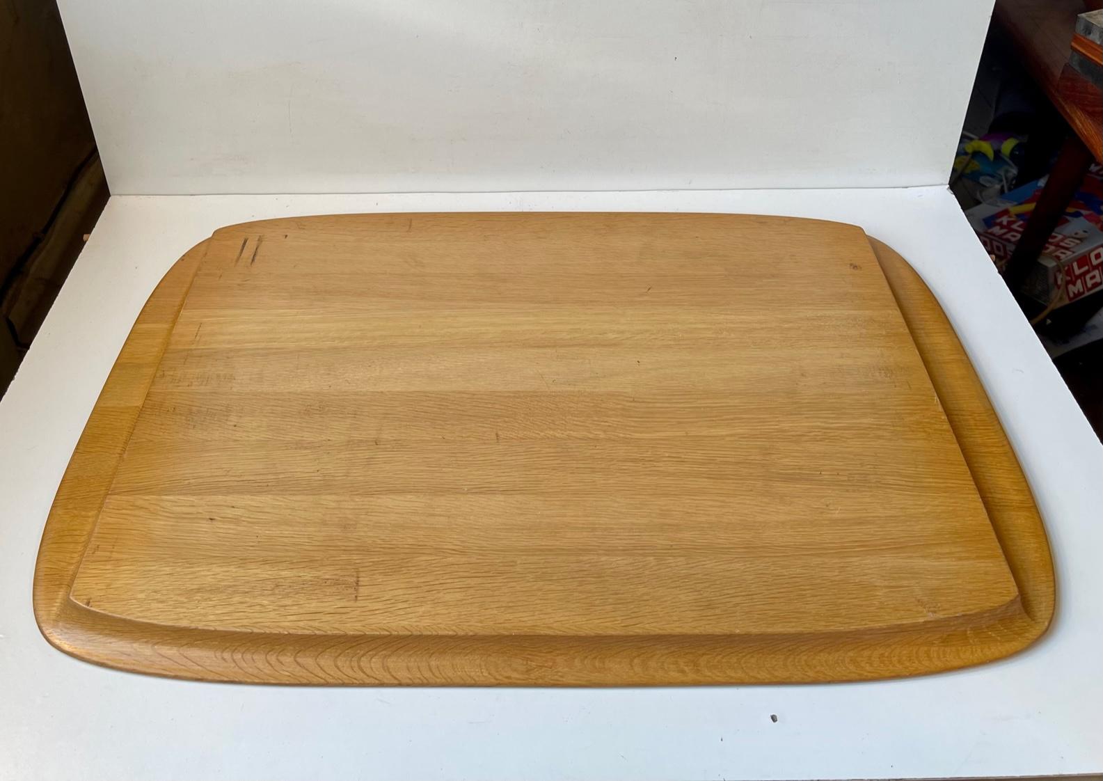Danish Modern Large Serving Tray in Oak by Poul Hundevad, 1970s For Sale 2