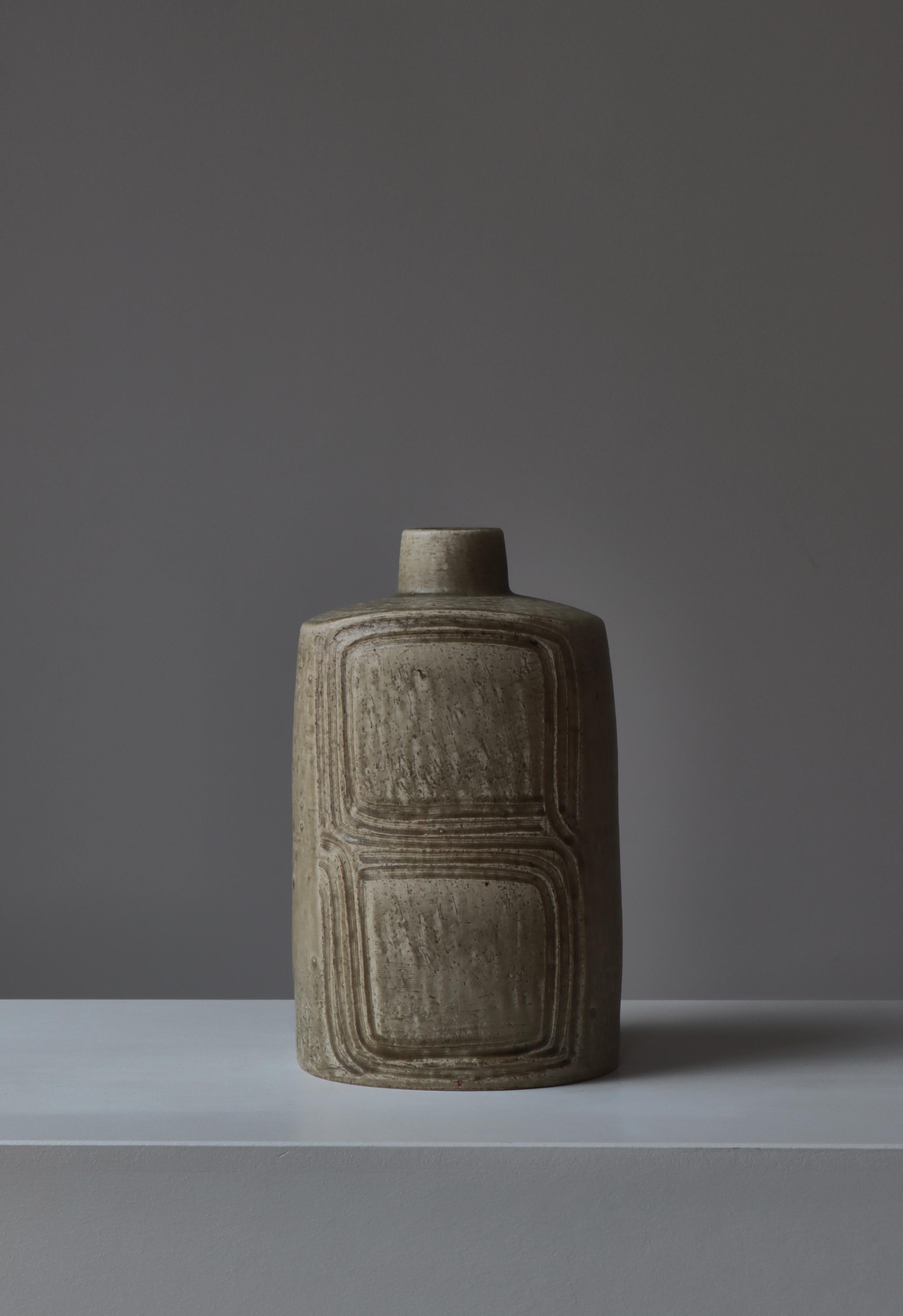 Scandinavo moderno Grande vaso moderno danese in gres di Eva Stæhr Nielsen realizzato da 