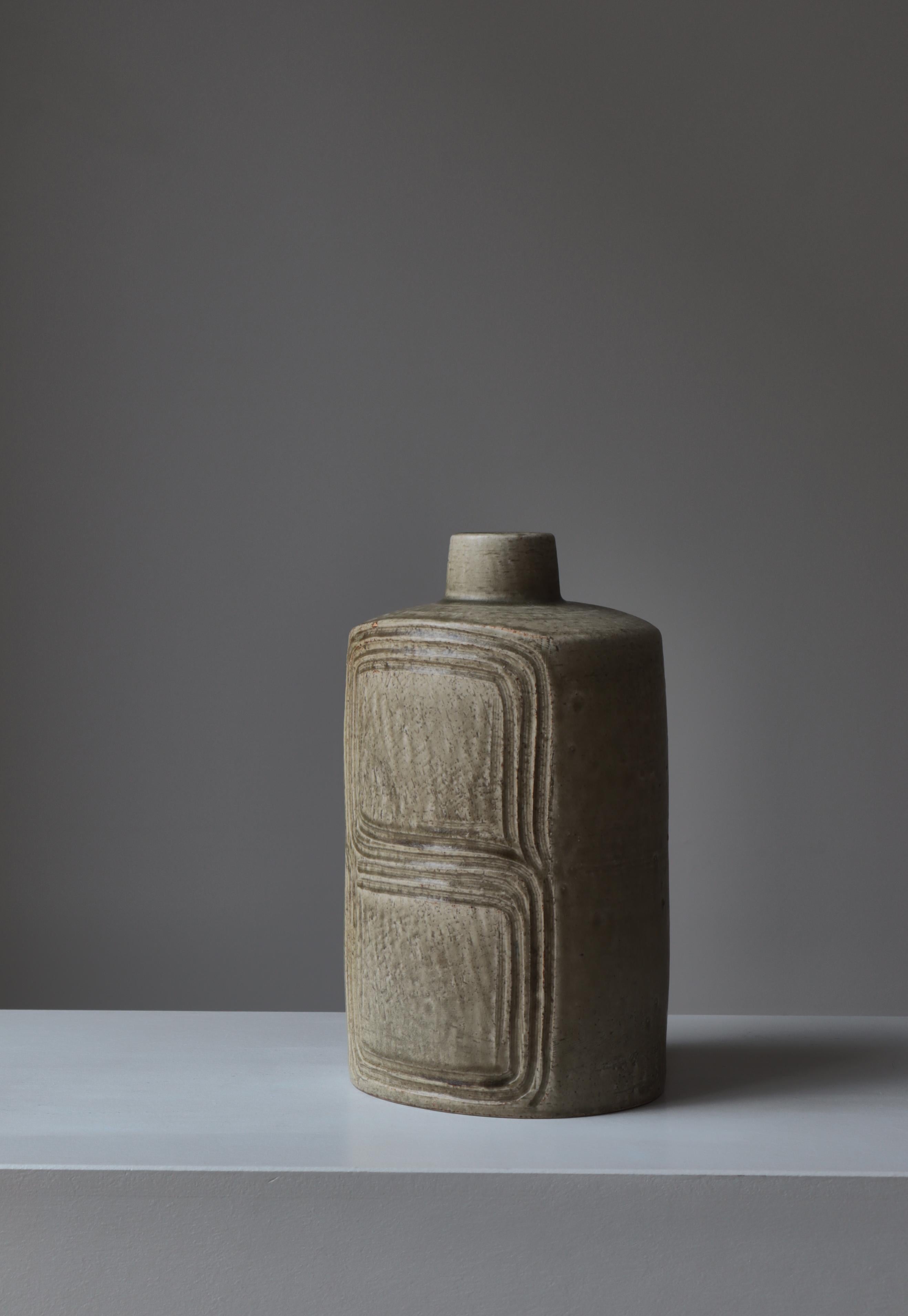Grès porcellanato Grande vaso moderno danese in gres di Eva Stæhr Nielsen realizzato da 