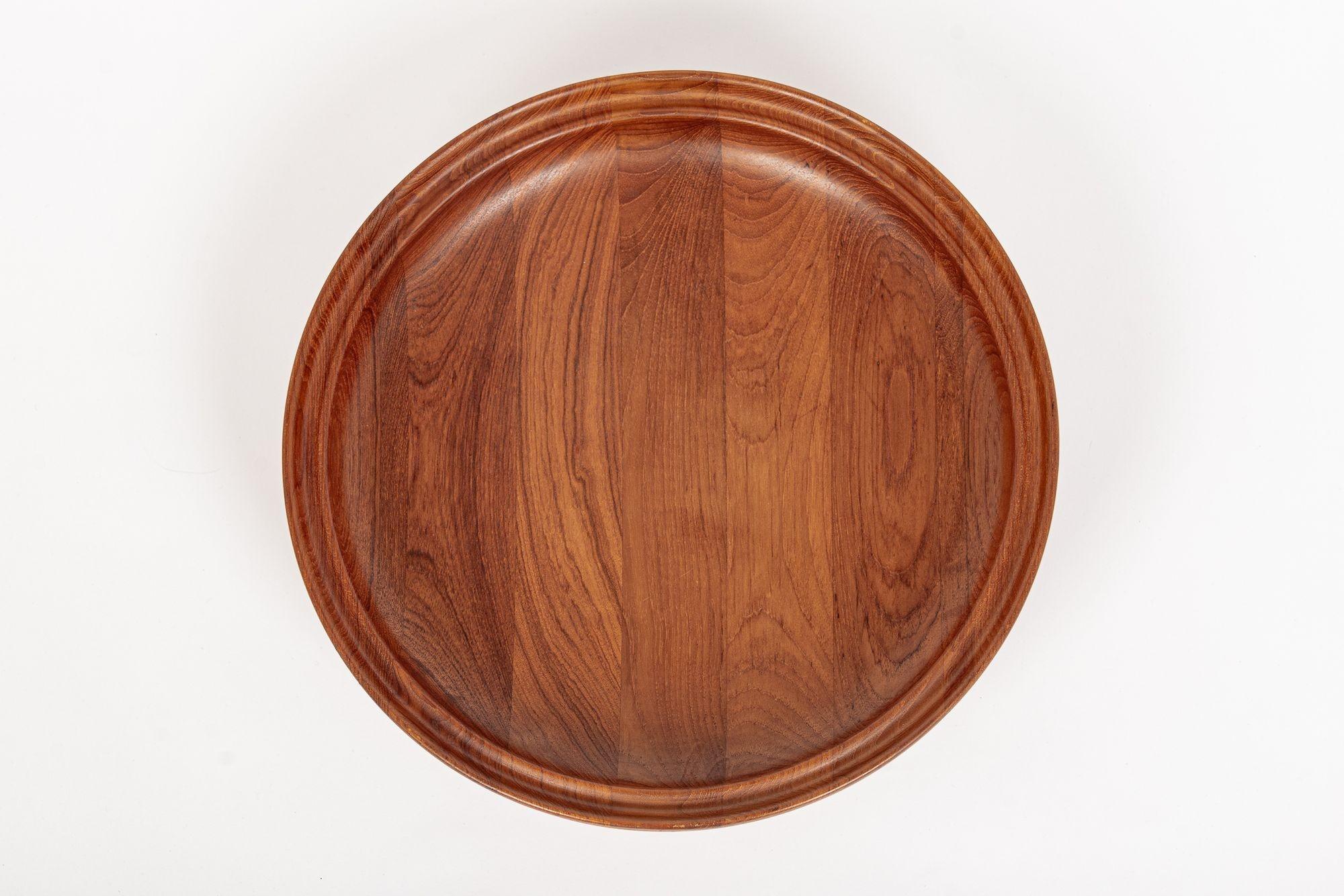 Milieu du XXe siècle Grand bol moderne danois en bois de teck par Henning Koppel pour Georg Jensen en vente