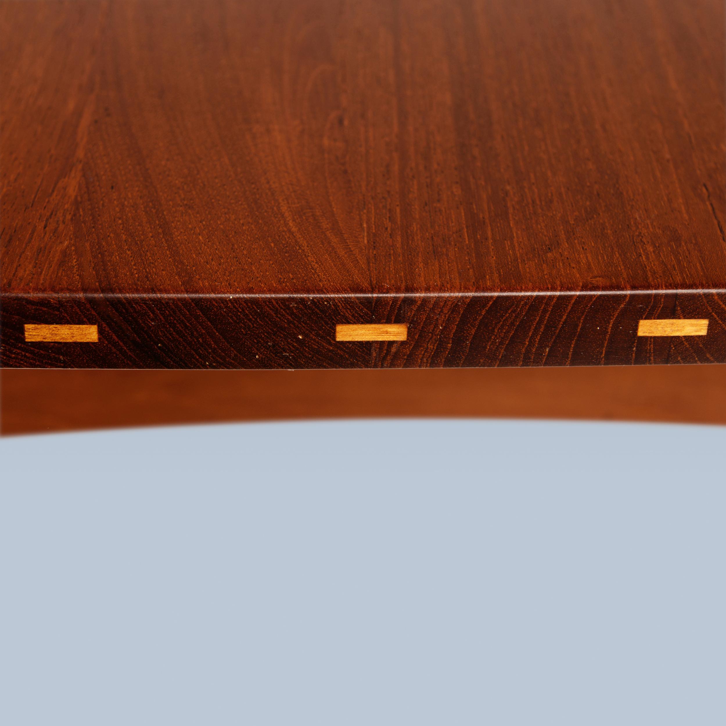 Grande table basse danoise moderne en teck avec détails contrastés en bouleau en vente 4