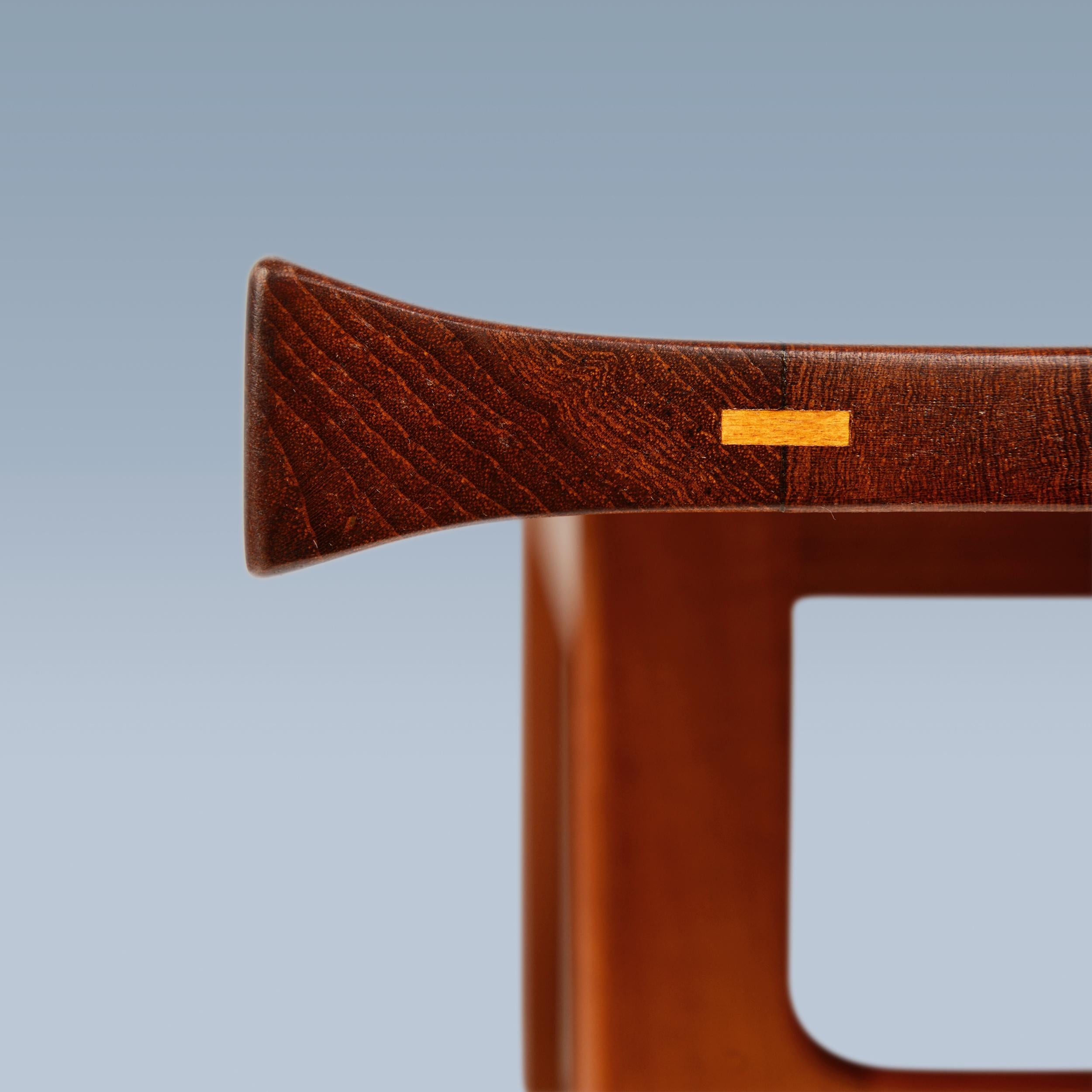 Grande table basse danoise moderne en teck avec détails contrastés en bouleau en vente 6