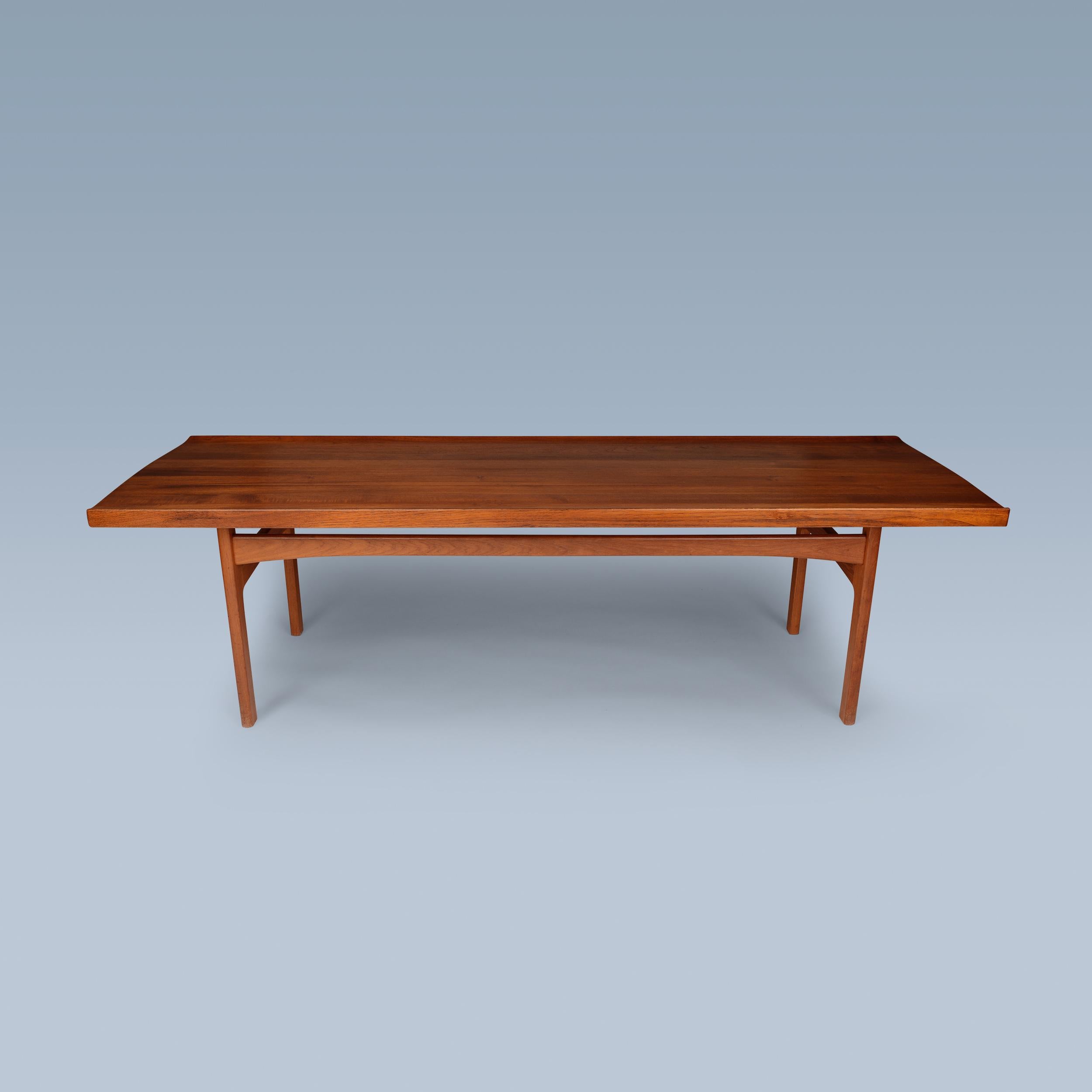 Birch Danish modern larger teak coffee table with contrasting birch details For Sale