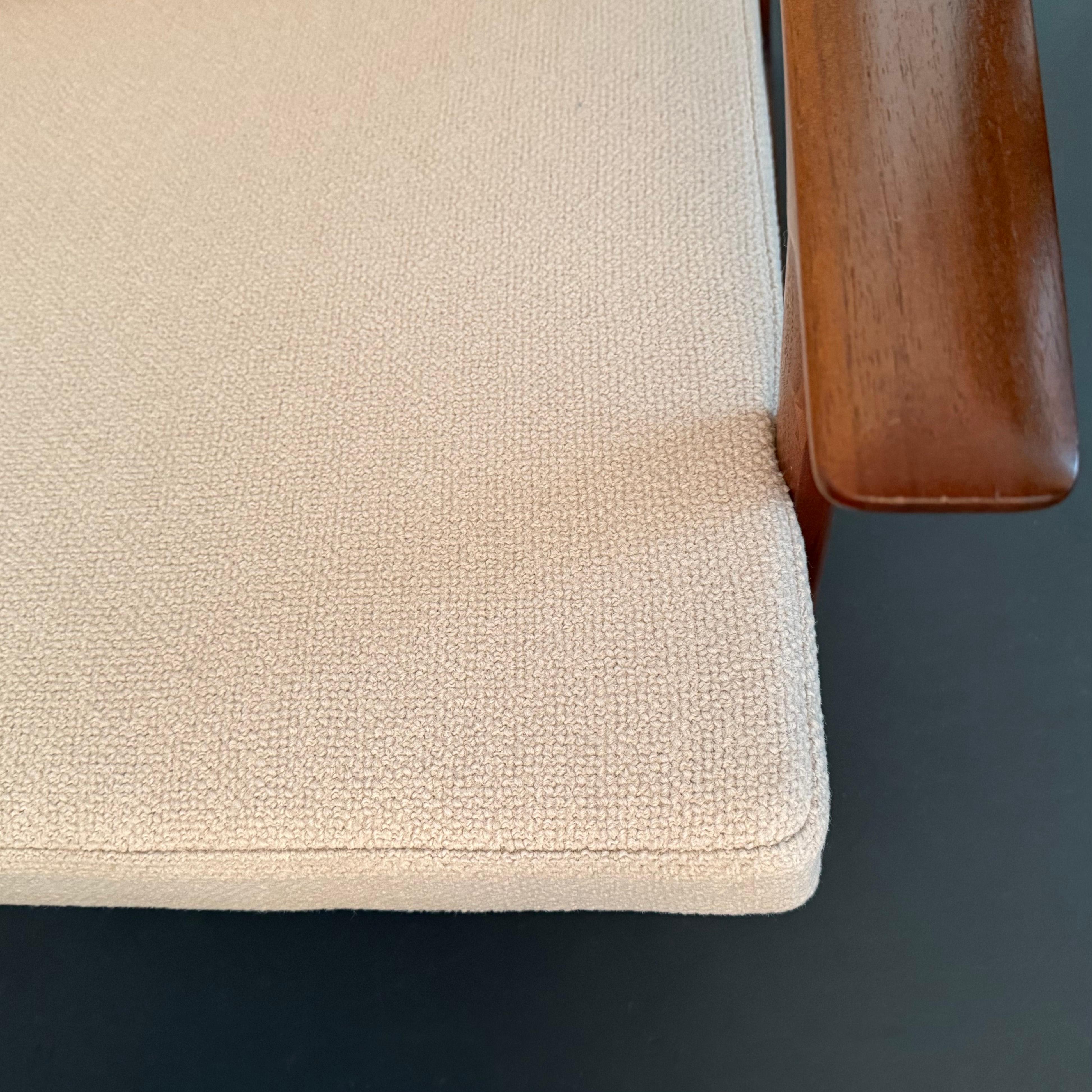 Moderne dänische Partner-Loungesessel mit Gitterrücken von Ib Kofod-Larsen für Selig im Angebot 3