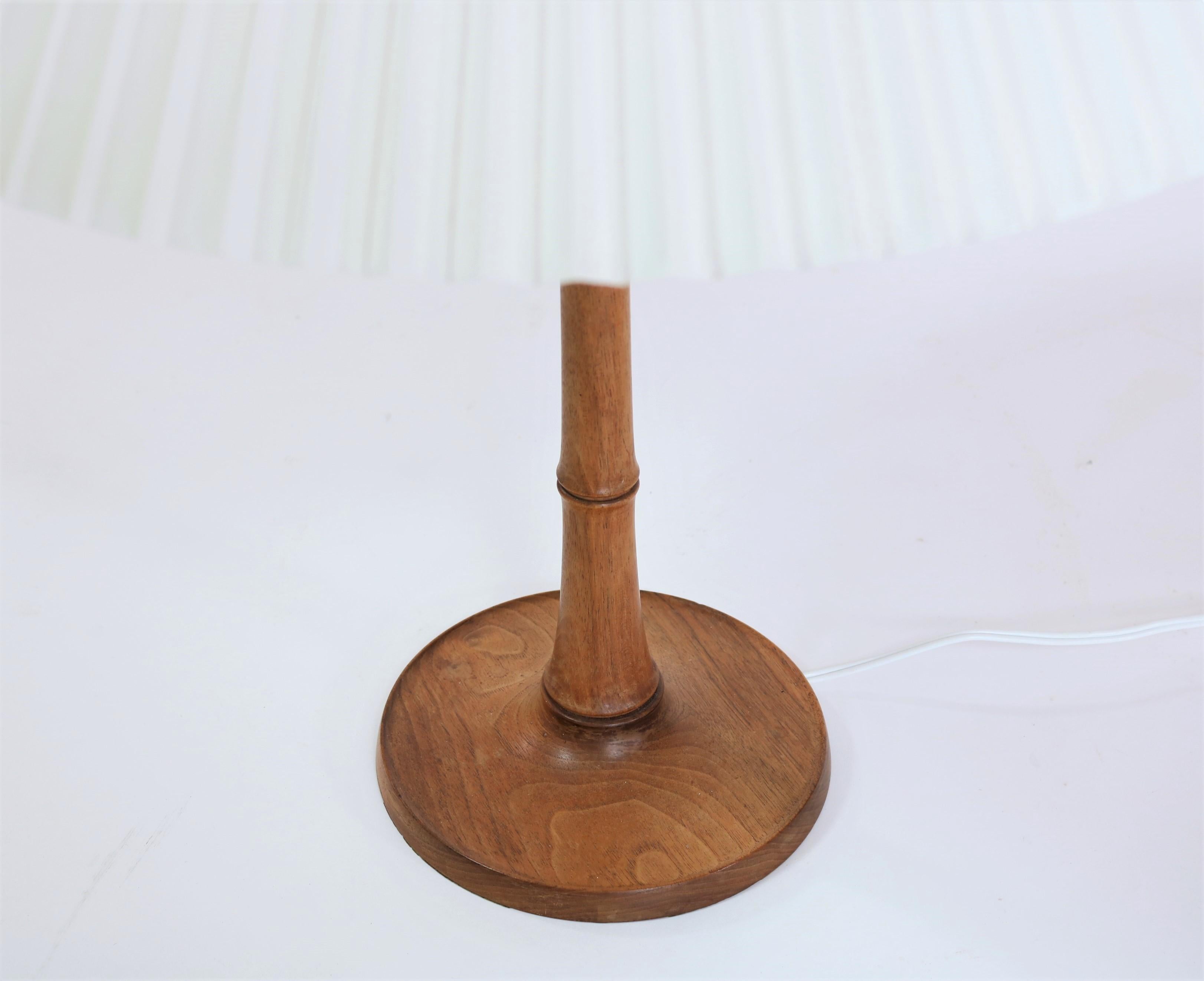 Table Lamp by Esben Klint / Le Klint / Mahogany , 1954, Danish Modern  In Good Condition In Odense, DK