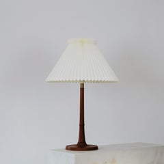Danish Modern Le Klint Eichenholz Tischlampe, 1950er Jahre, Dänemark