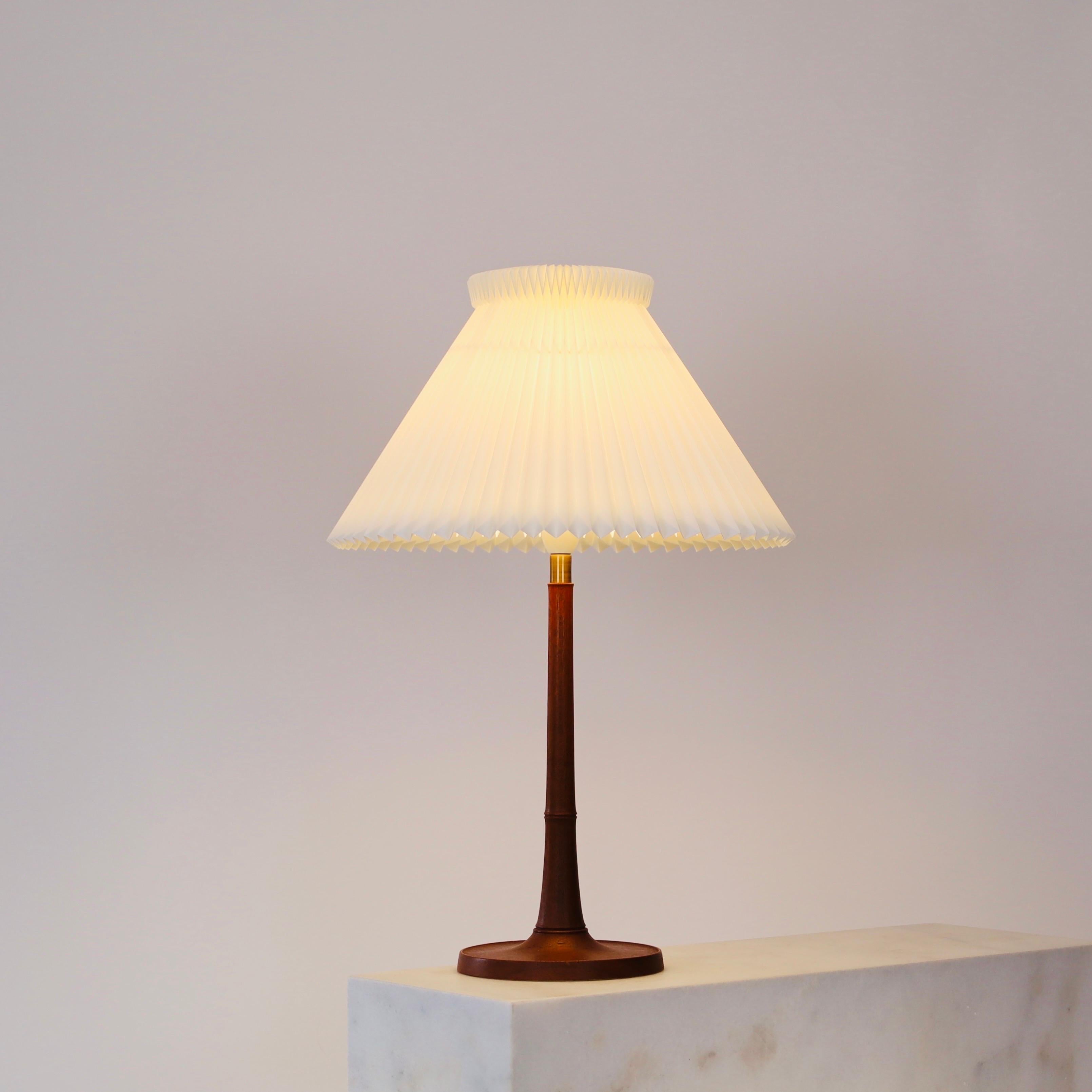 Plastic Danish Modern Le Klint oak wood table lamp, 1950s, Denmark For Sale