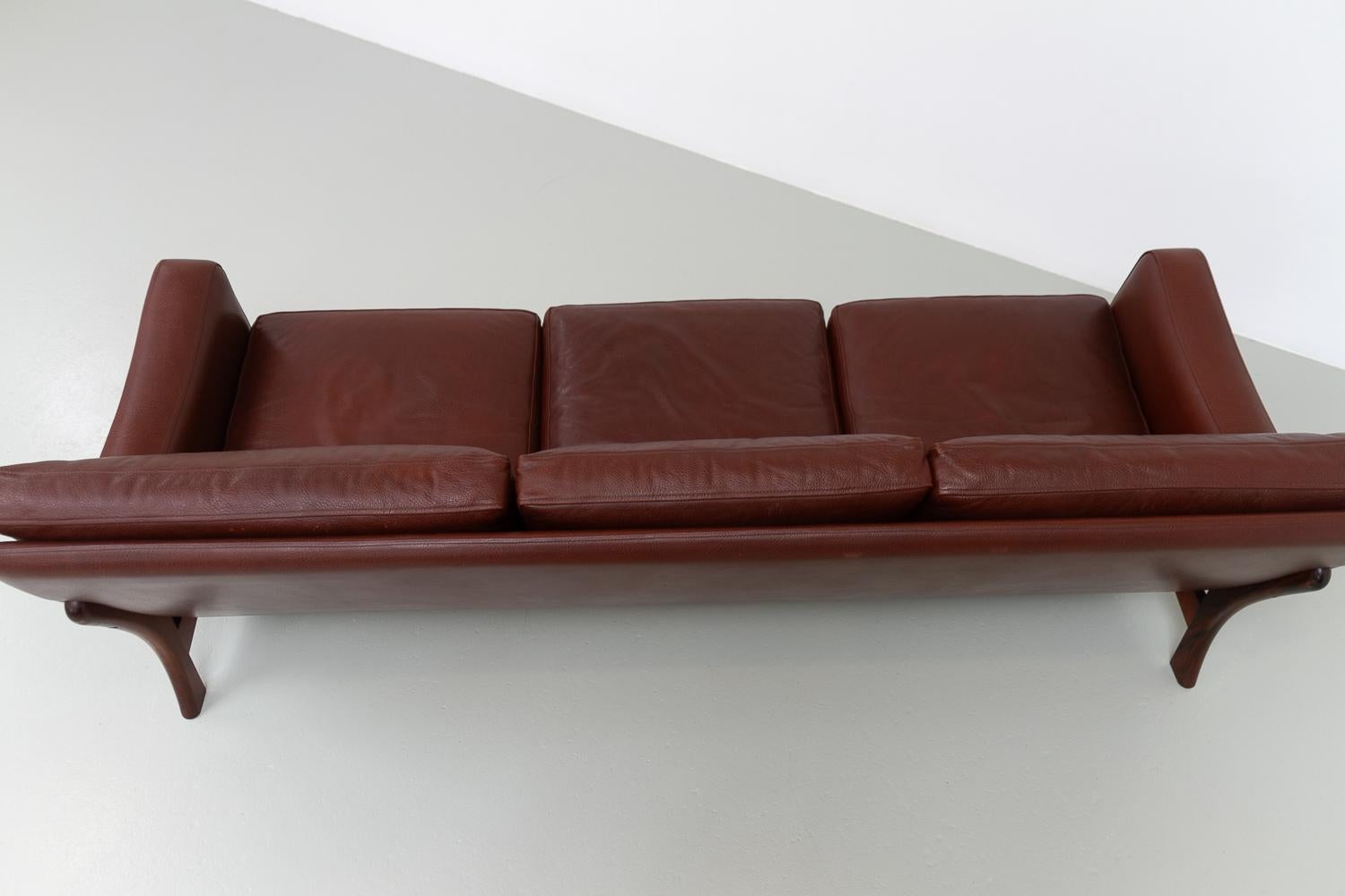 Danish Modern Leather and Rosewood Sofa by Eran, 1960s. For Sale 7