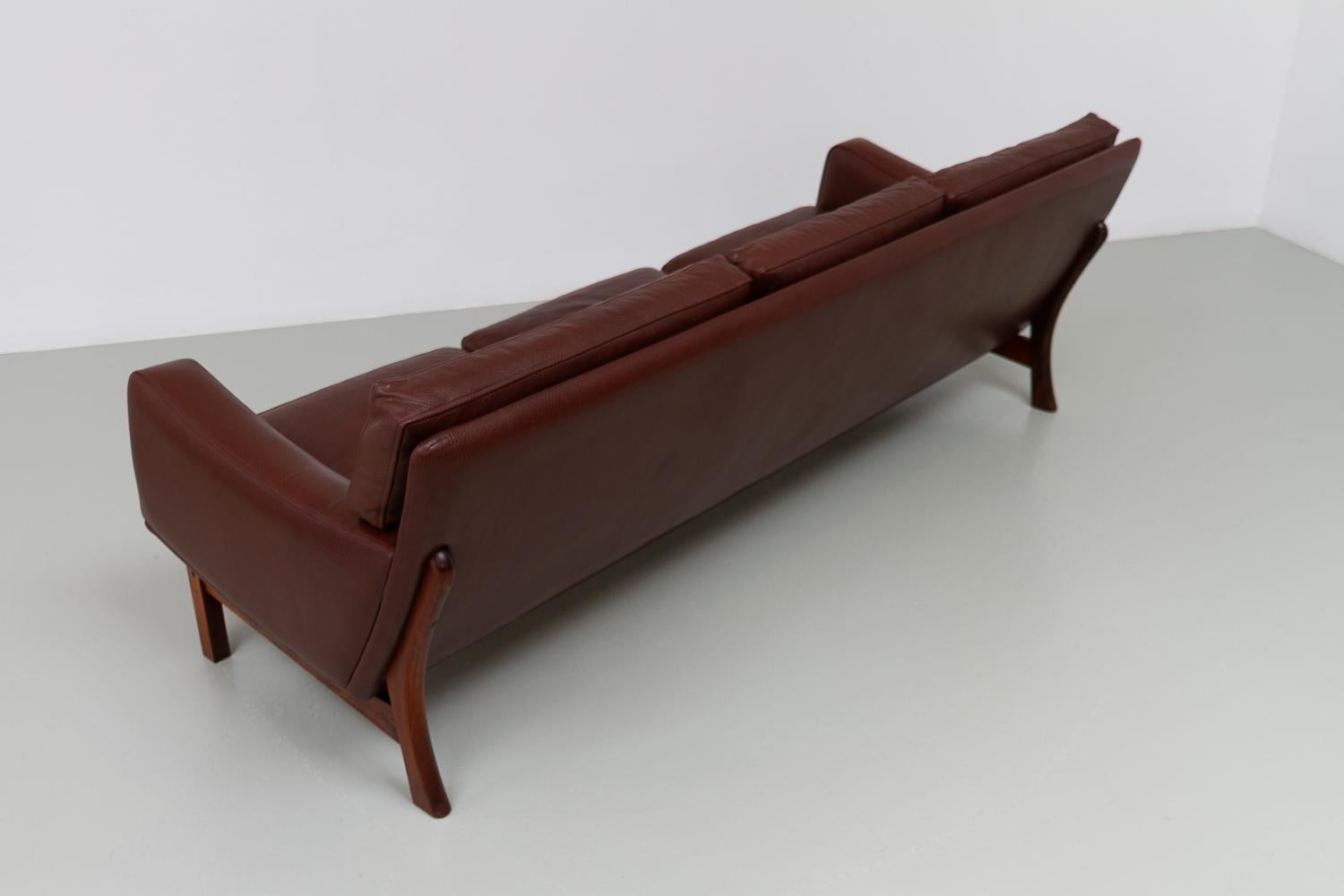 Danish Modern Leather and Rosewood Sofa by Eran, 1960s. For Sale 4