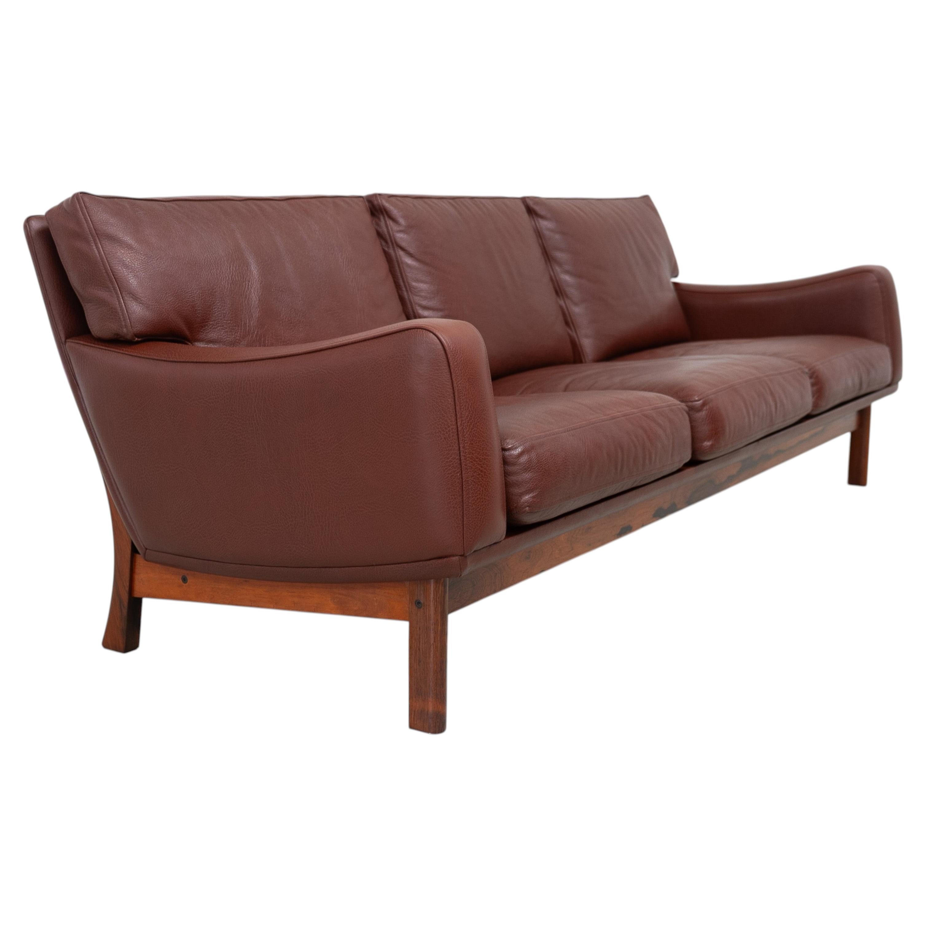 Canapé danois moderne en cuir et bois de rose par Eran, années 1960. en vente